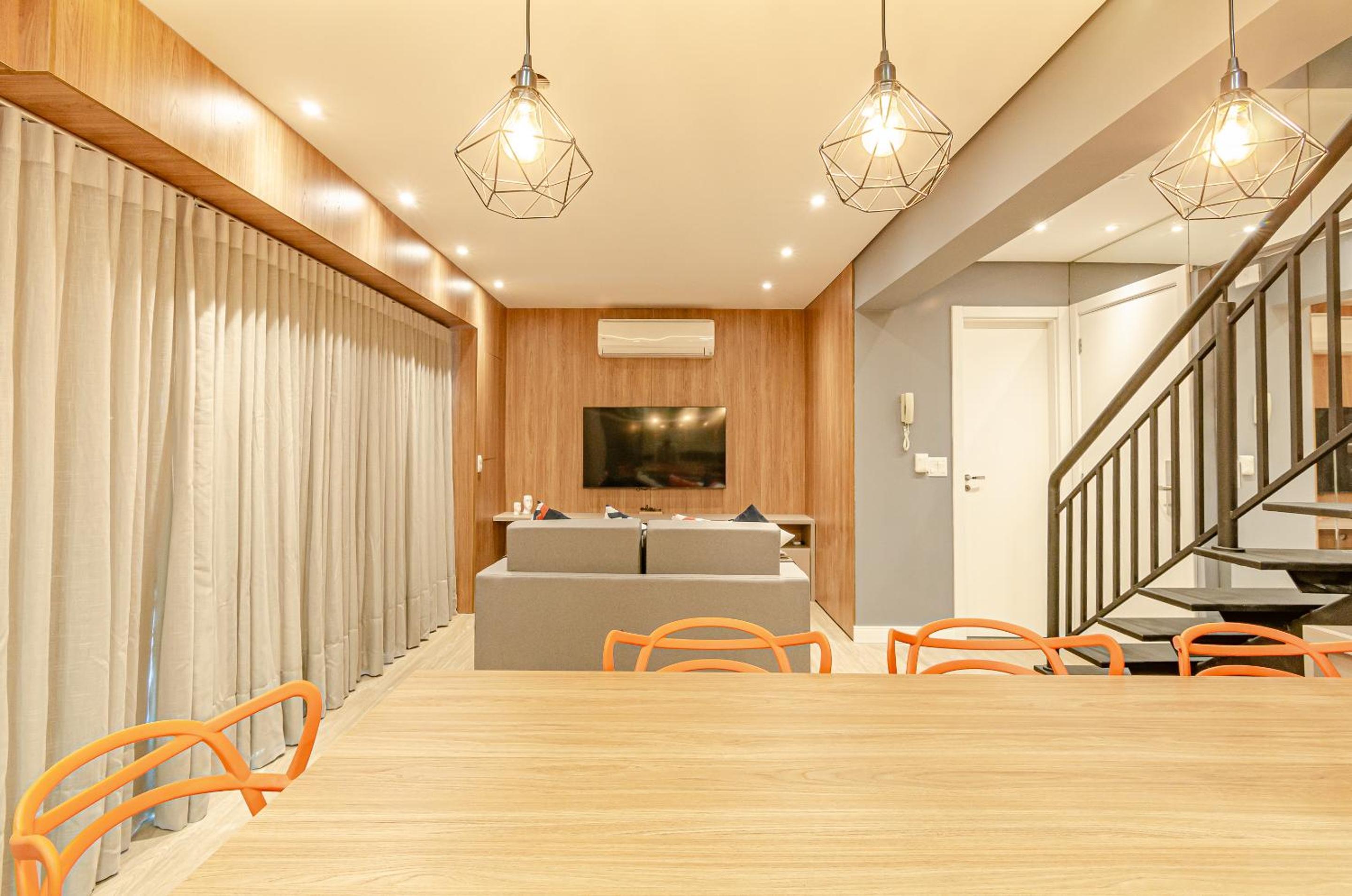 Duplex Incrível, 2 Quartos, varanda, 2 vagas Batel by UROOMS