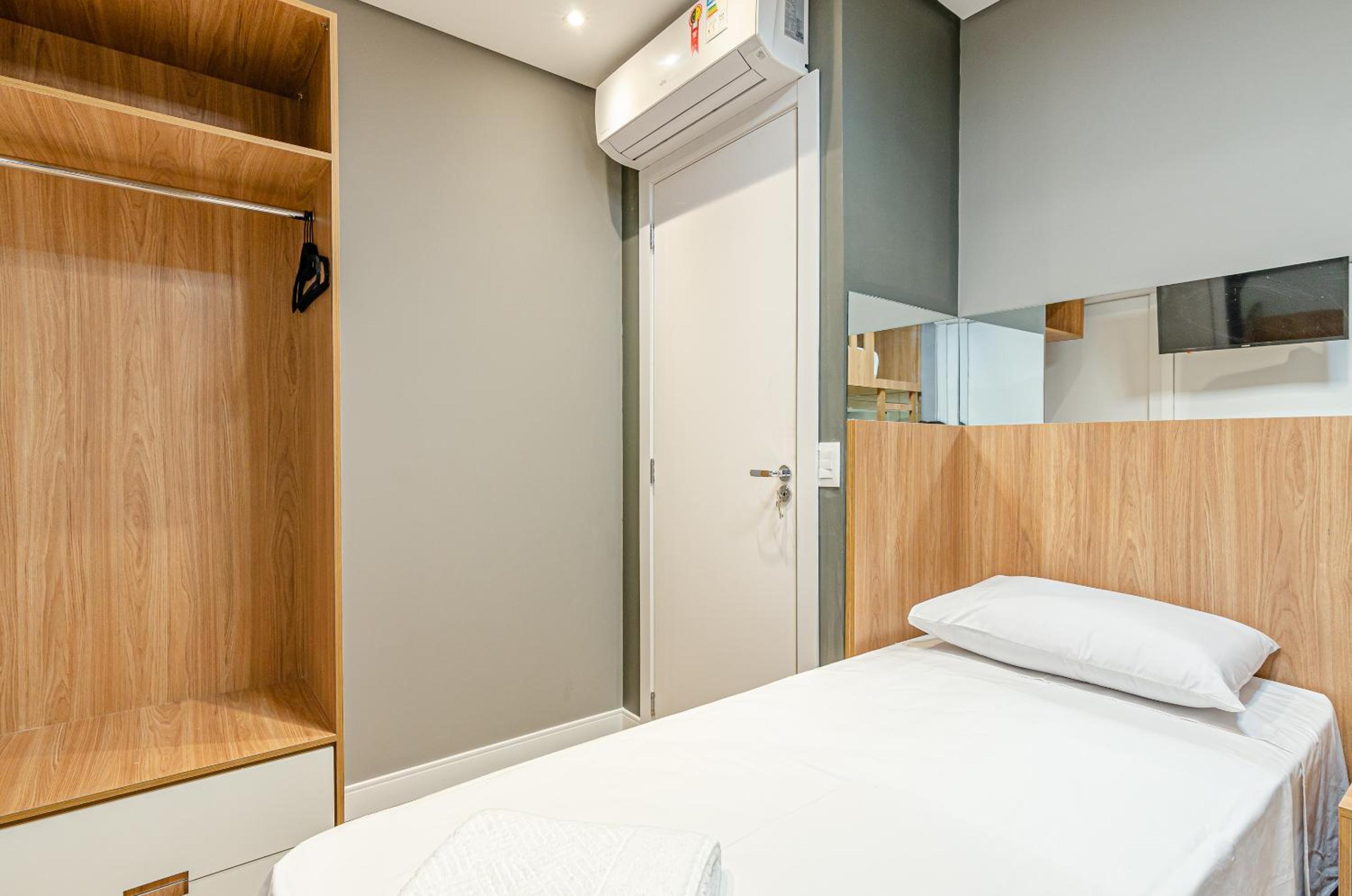 Duplex Incrível, 2 Quartos, varanda, 2 vagas Batel by UROOMS