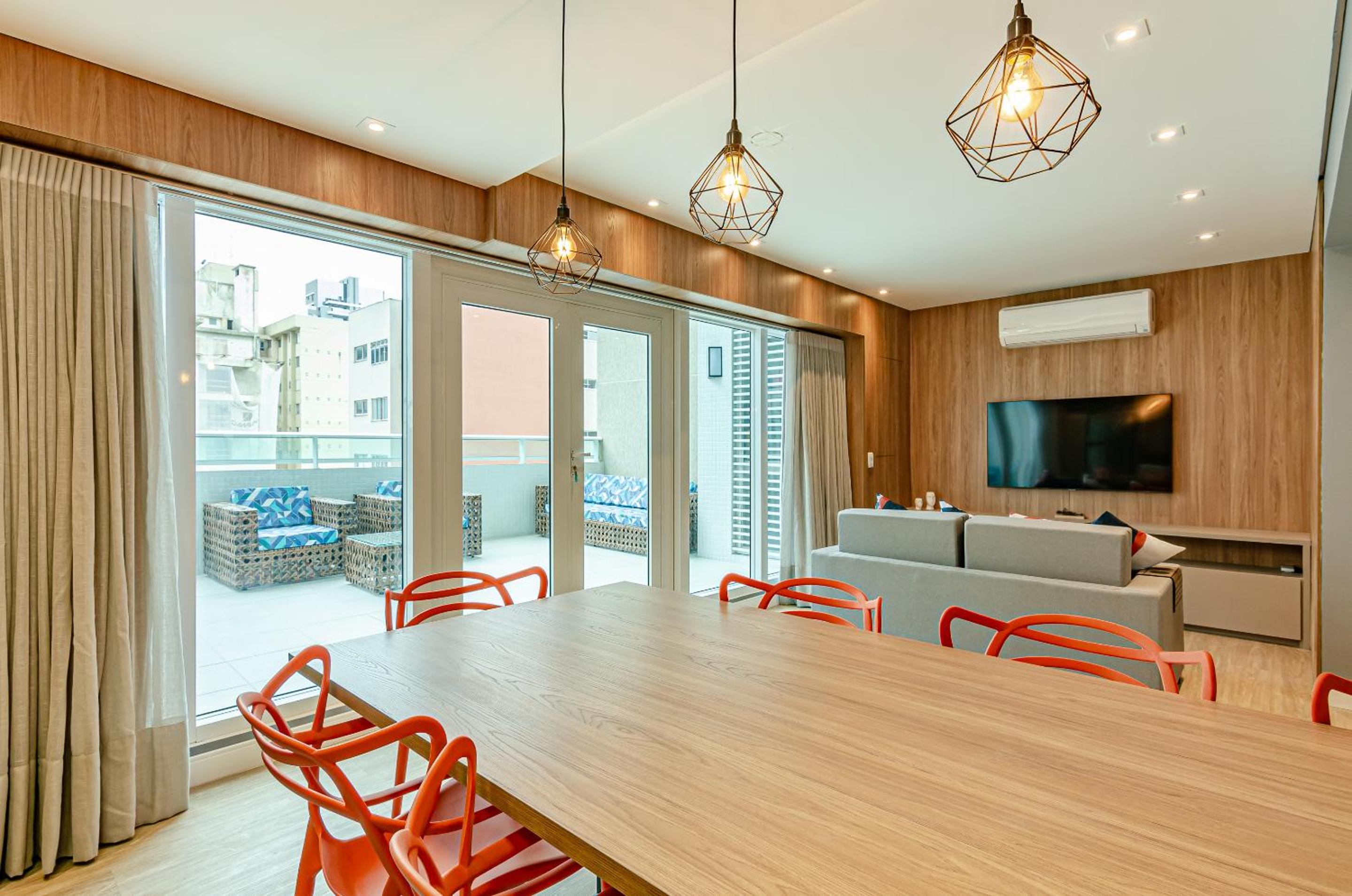 Duplex Incrível, 2 Quartos, varanda, 2 vagas Batel by UROOMS