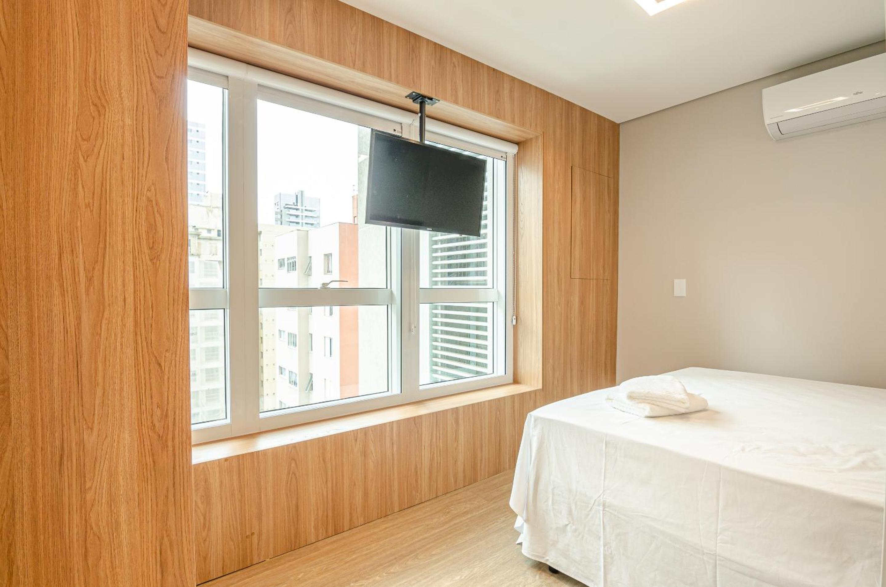 Duplex Incrível, 2 Quartos, varanda, 2 vagas Batel by UROOMS