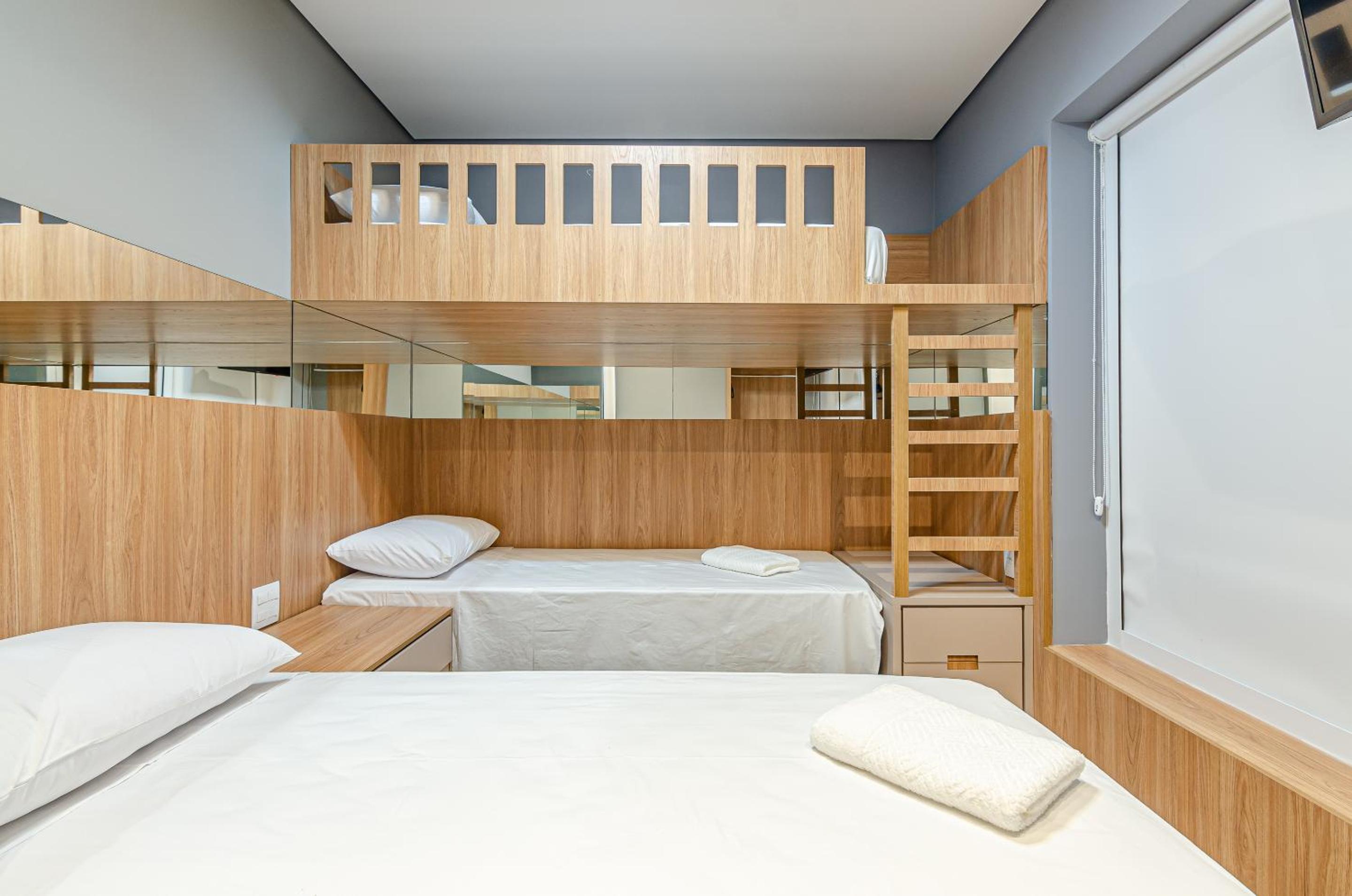 Duplex Incrível, 2 Quartos, varanda, 2 vagas Batel by UROOMS