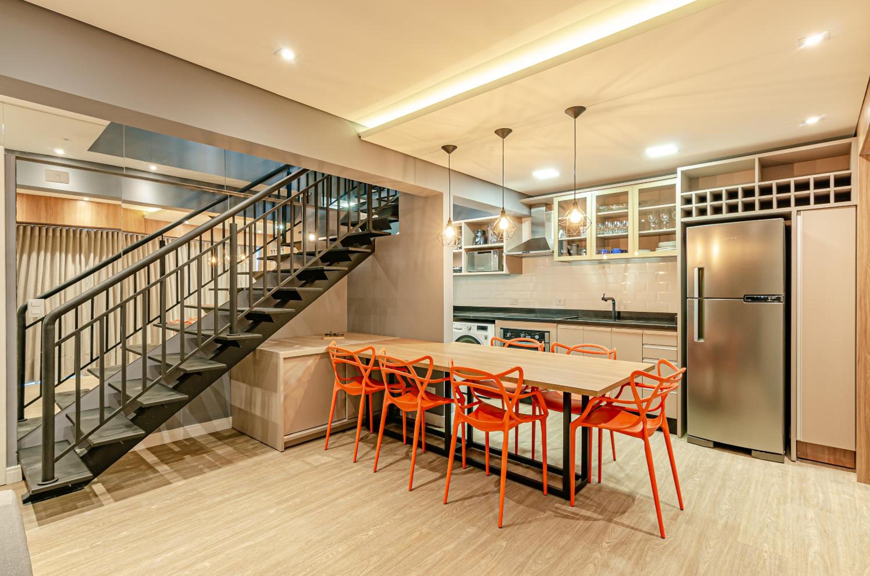 Duplex Incrível, 2 Quartos, varanda, 2 vagas Batel by UROOMS
