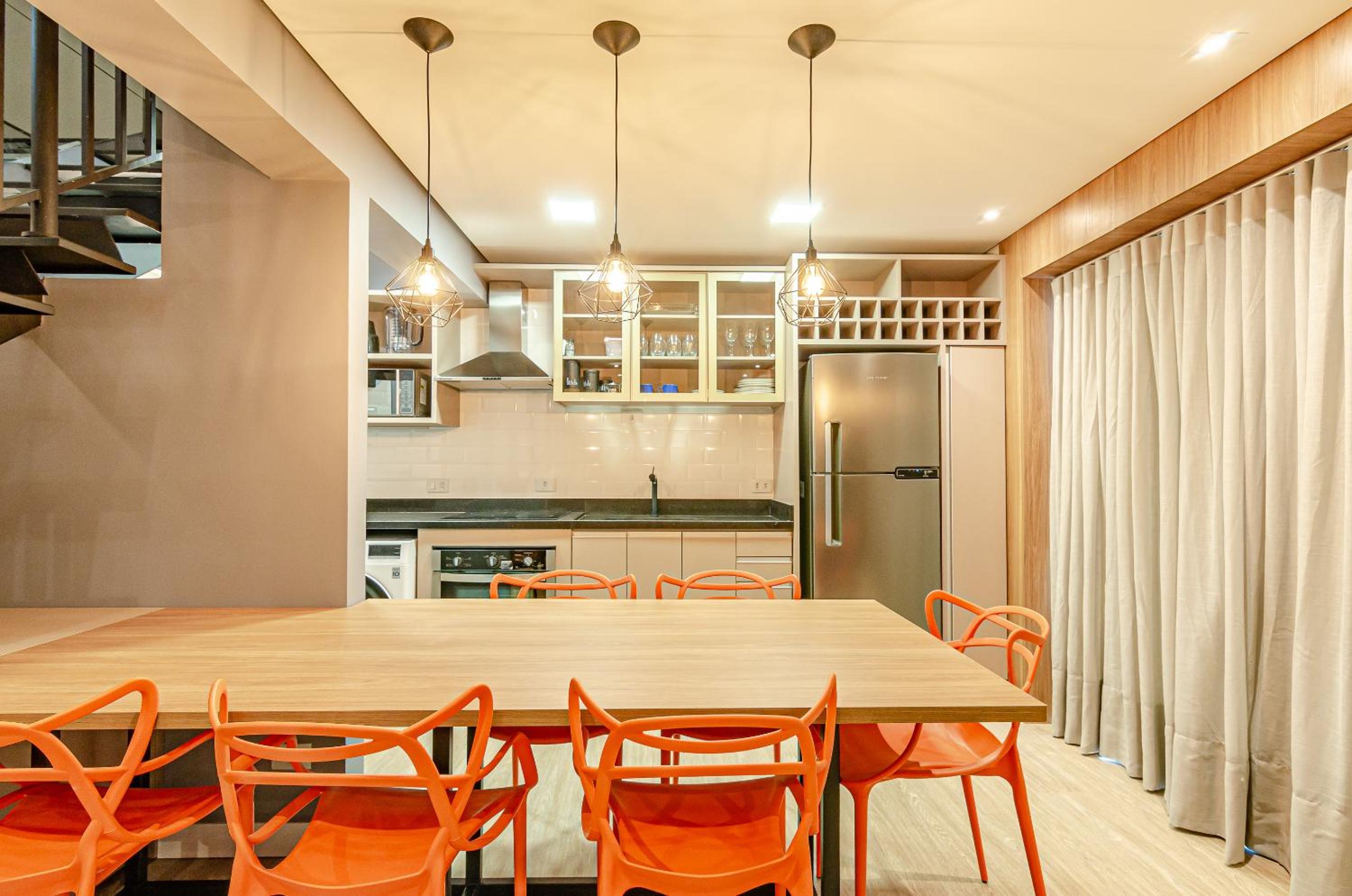 Duplex Incrível, 2 Quartos, varanda, 2 vagas Batel by UROOMS
