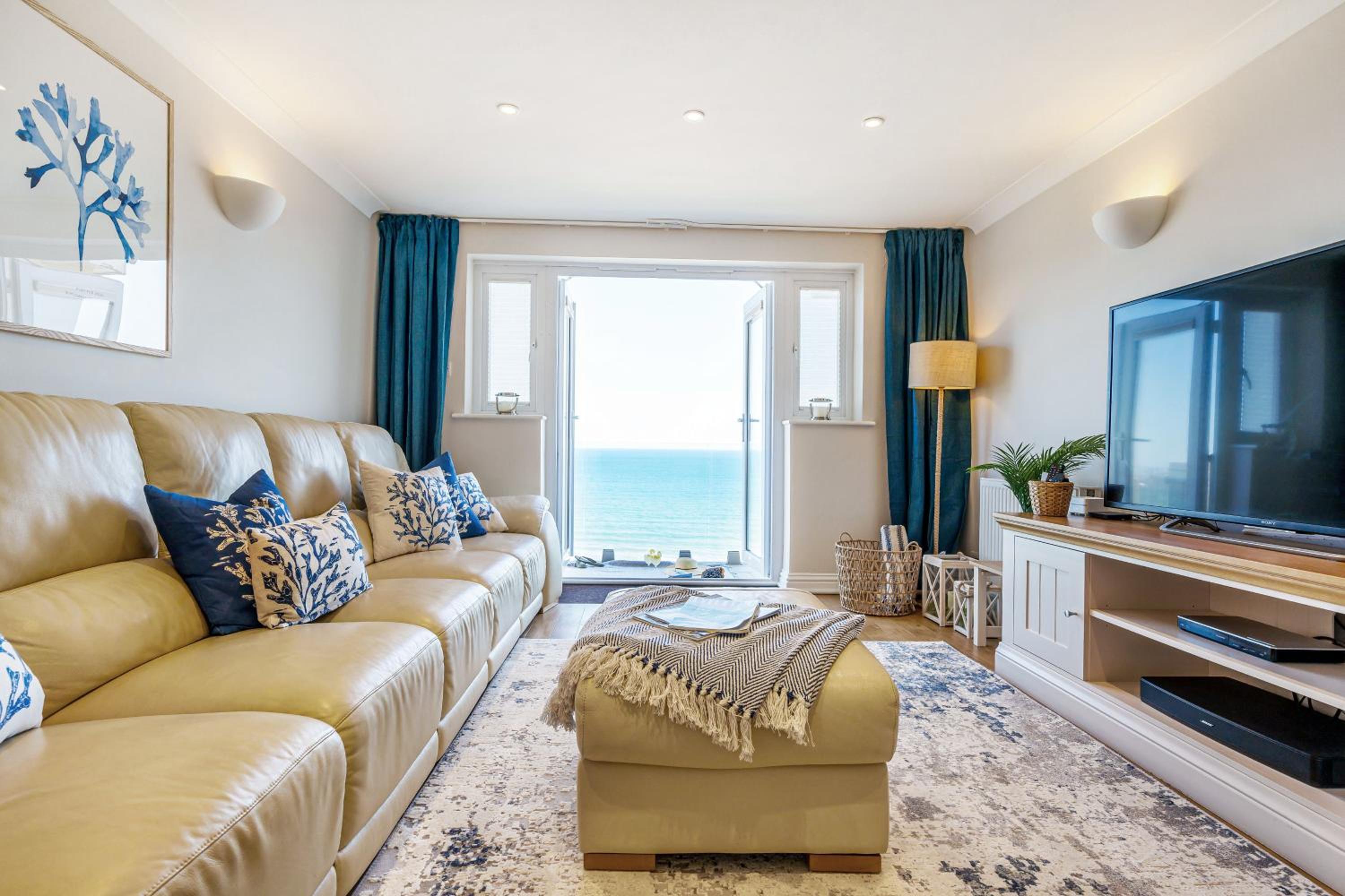 Carbis Bay - Luxury 3 Bed Penthouse Apartment with Sea Views Parking Sauna Balcony view 3