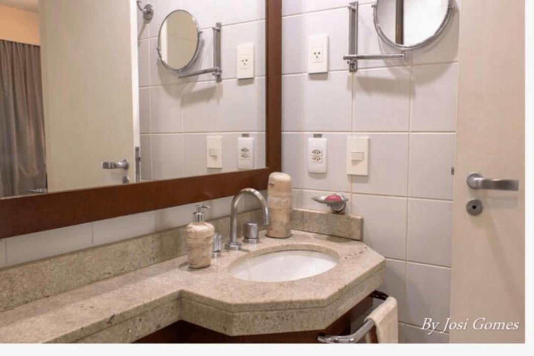 Flat em Moema na avenida Ibirapuera com cozinha, estacionamento, piscina e serviços