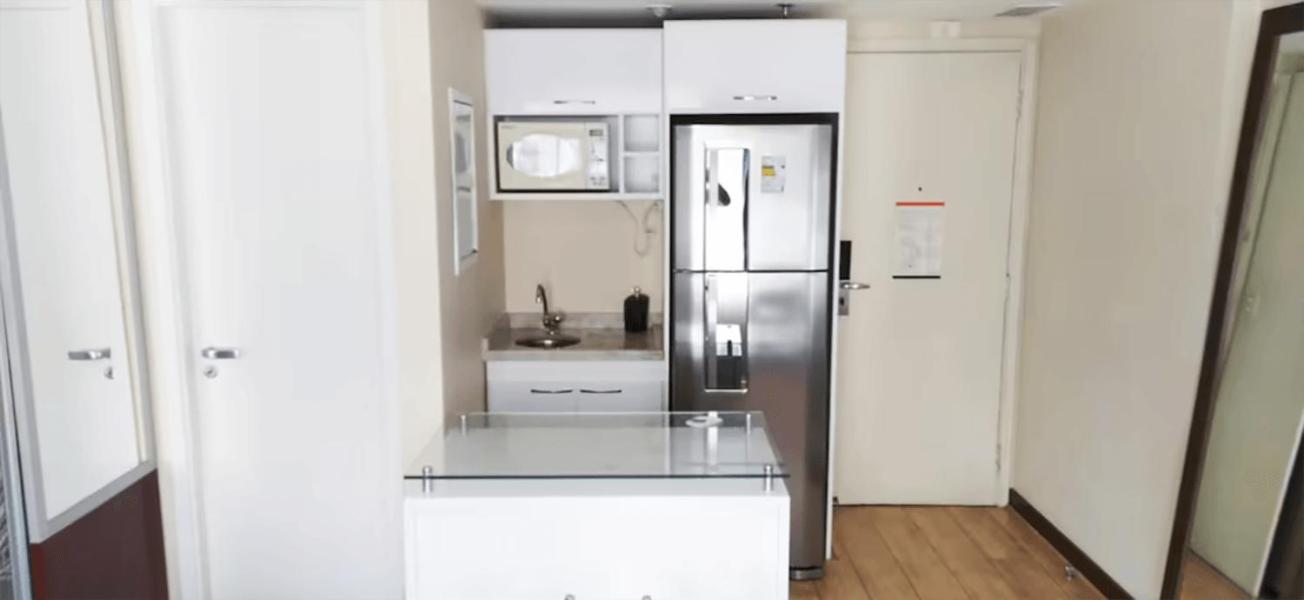 Flat em Moema na avenida Ibirapuera com cozinha, estacionamento, piscina e serviços