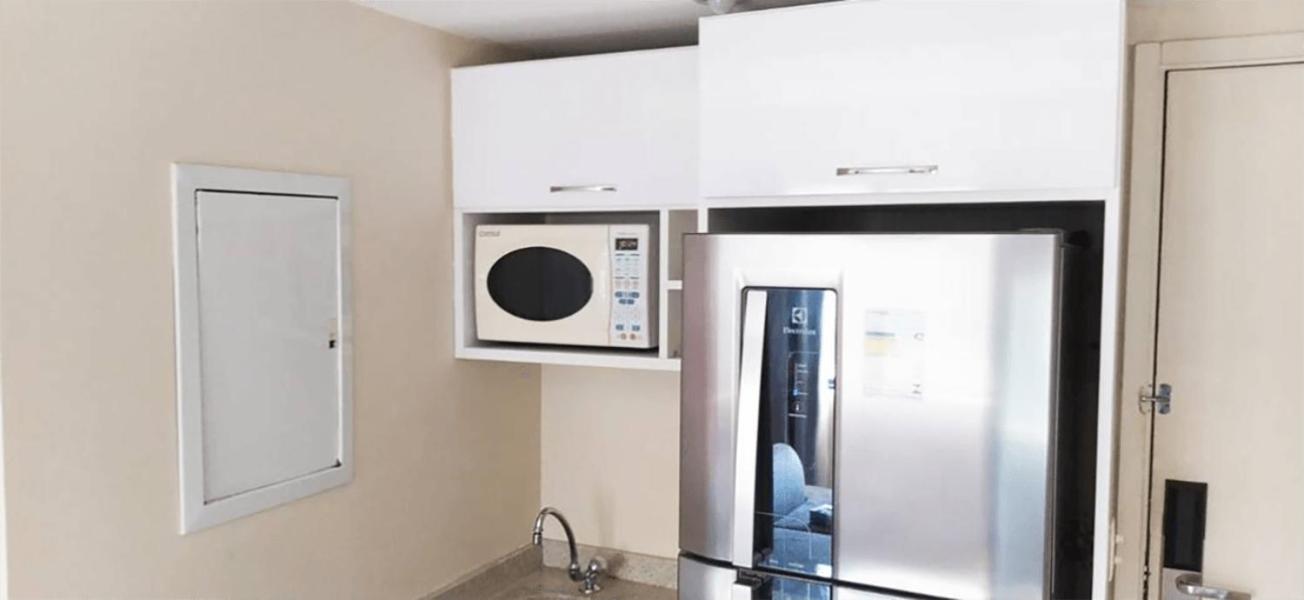 Flat em Moema na avenida Ibirapuera com cozinha, estacionamento, piscina e serviços