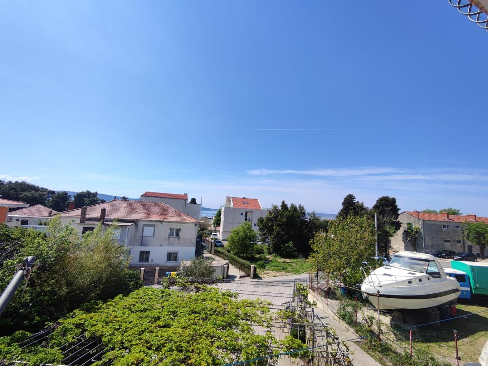 Apartment Frane