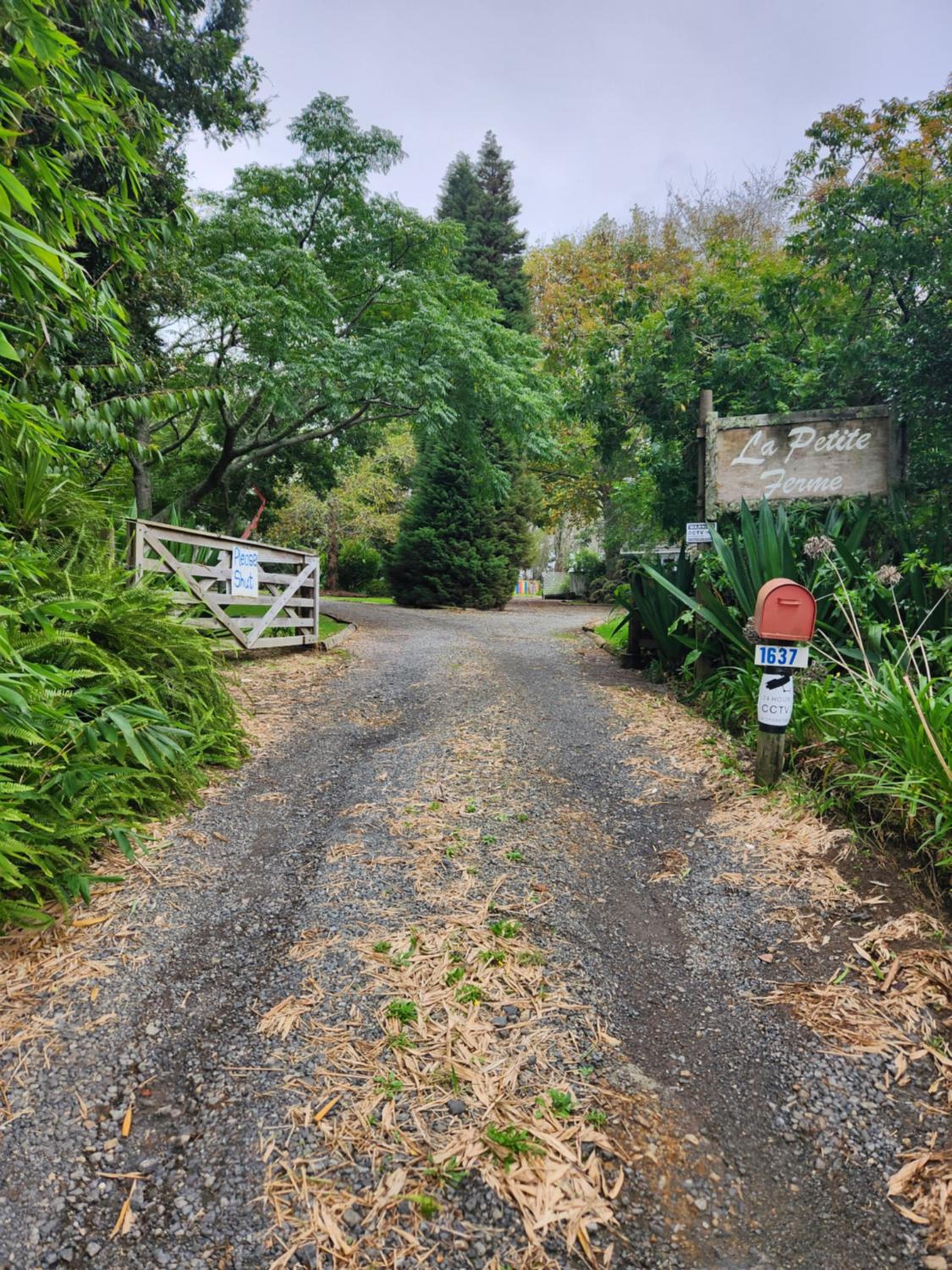 La Petite Ferme Manor - Spacious Garden Holiday Home view 2