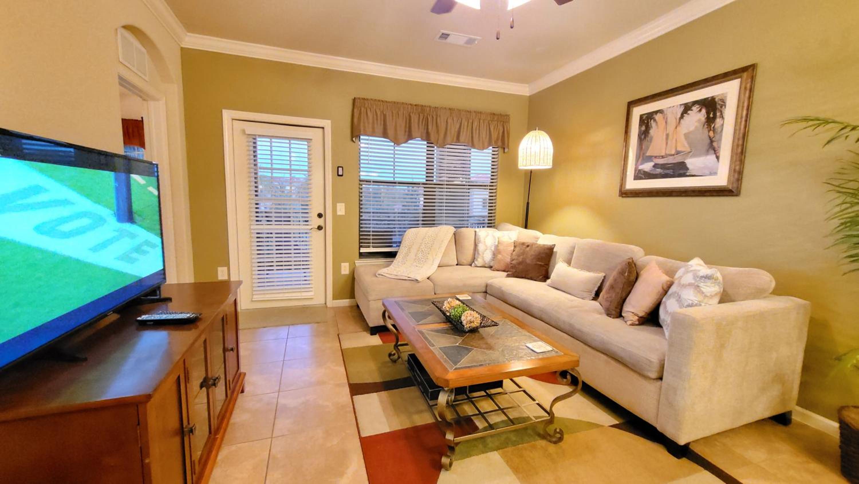 Pool view condo, 8 miles to Disney, washer, dryer, two pools, fitness room, wifi, cable view 3