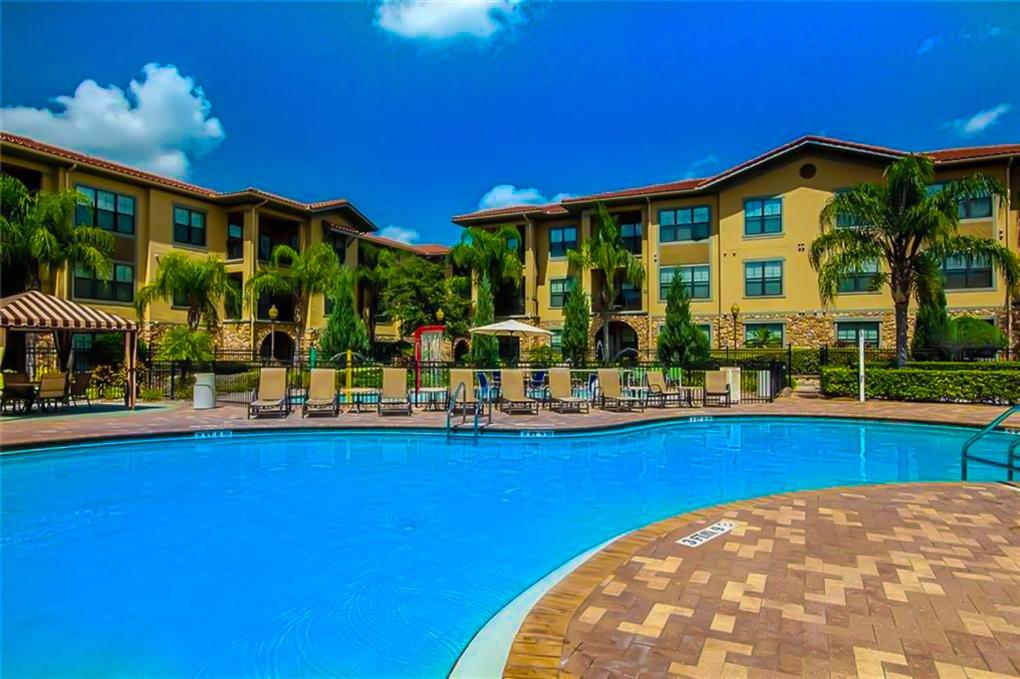 Disney just 8 miles away, washer, dryer, kitchen, living room, two pools, fitness room view 3