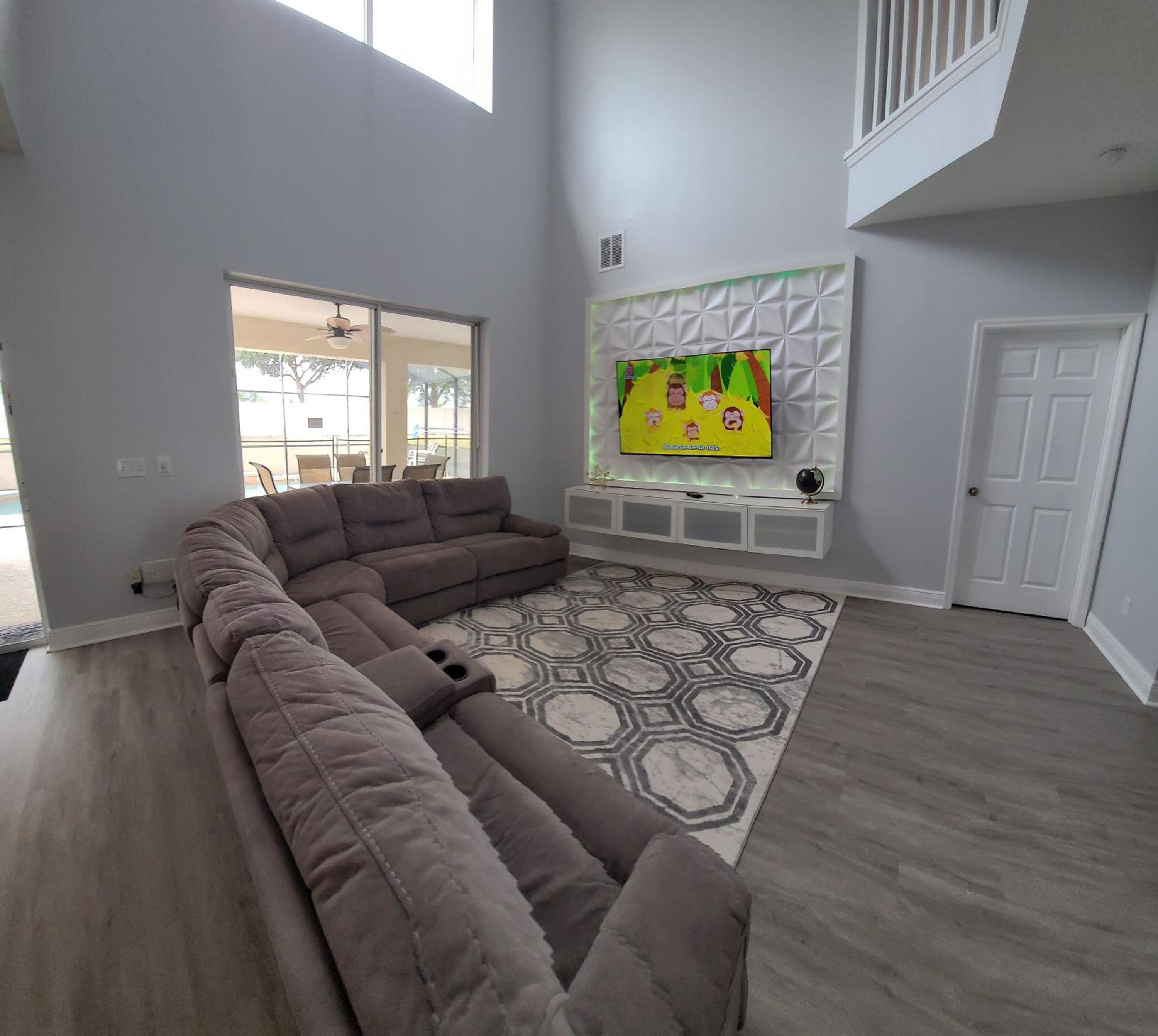 10 miles to Disney, private pool, spa, game room, toys, wifi, washer, dryer, themed house view 3