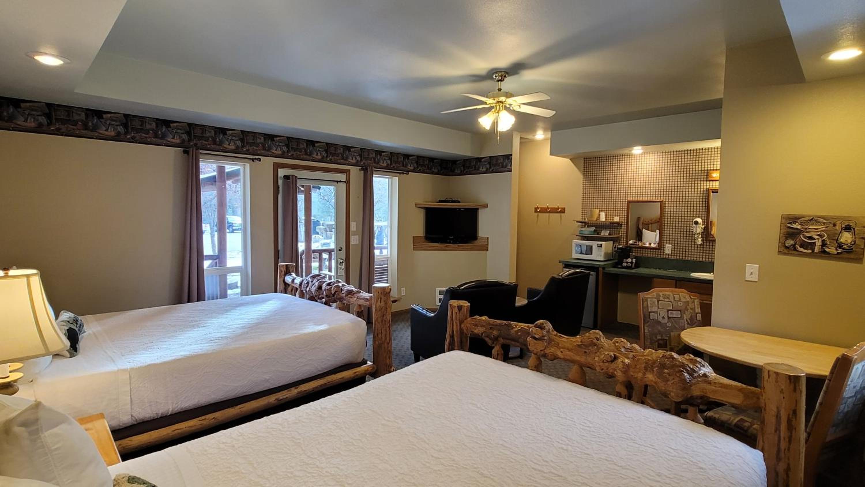 Riverfront Motel & Cabins