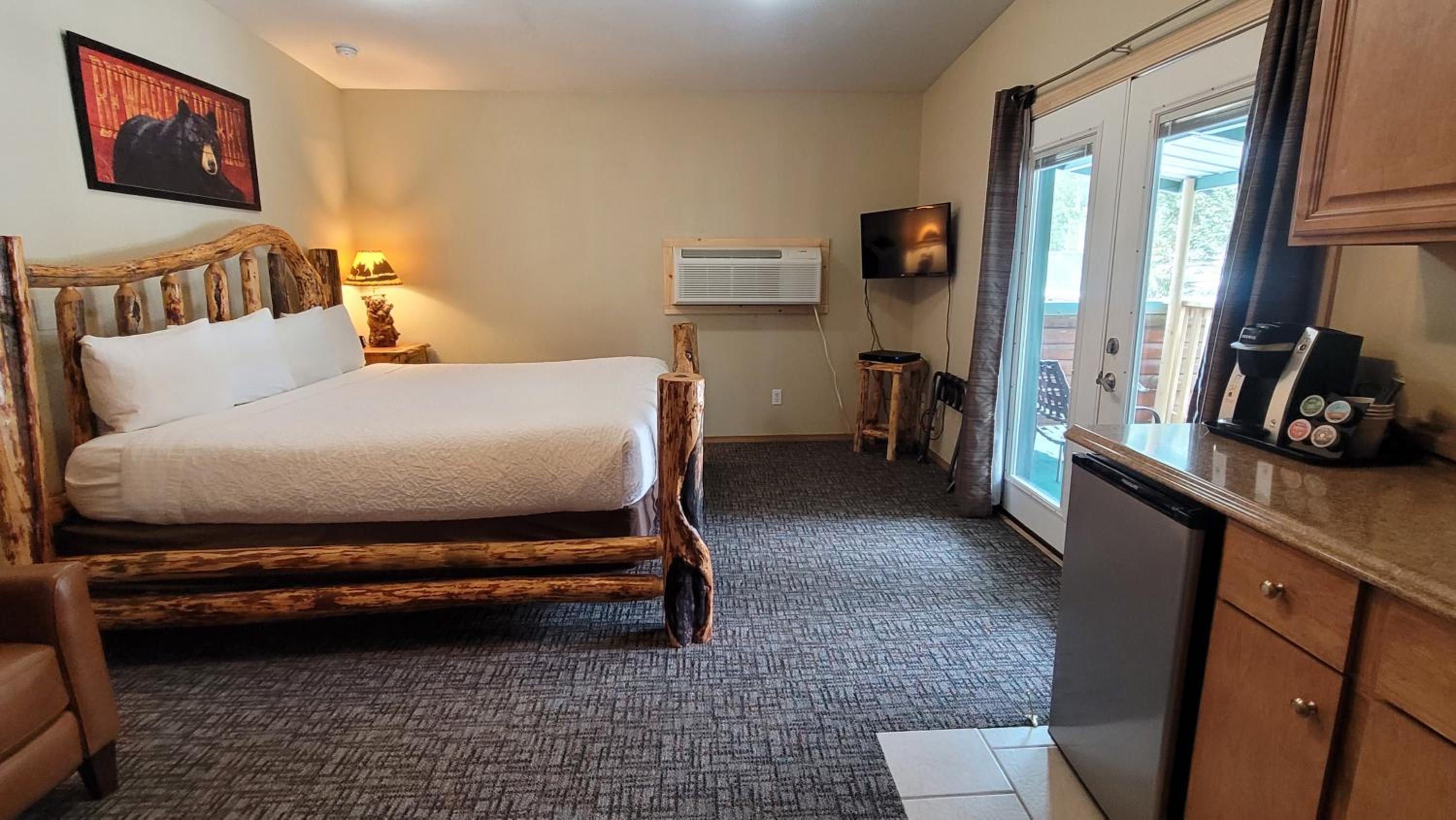 Riverfront Motel & Cabins