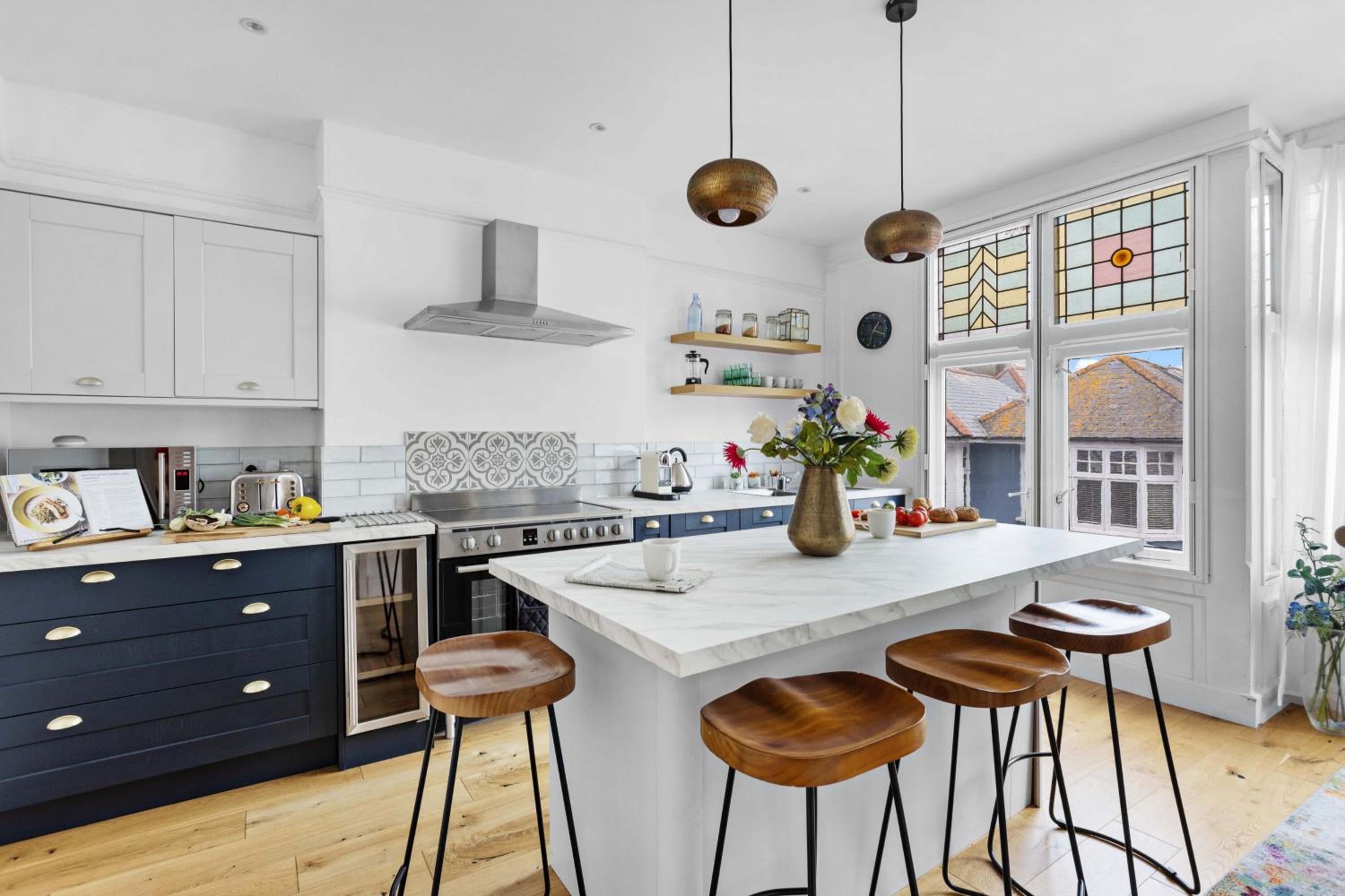 Flat 2 Fairfax Place - Modern stylish flat with plenty of charm in central Dartmouth view 2