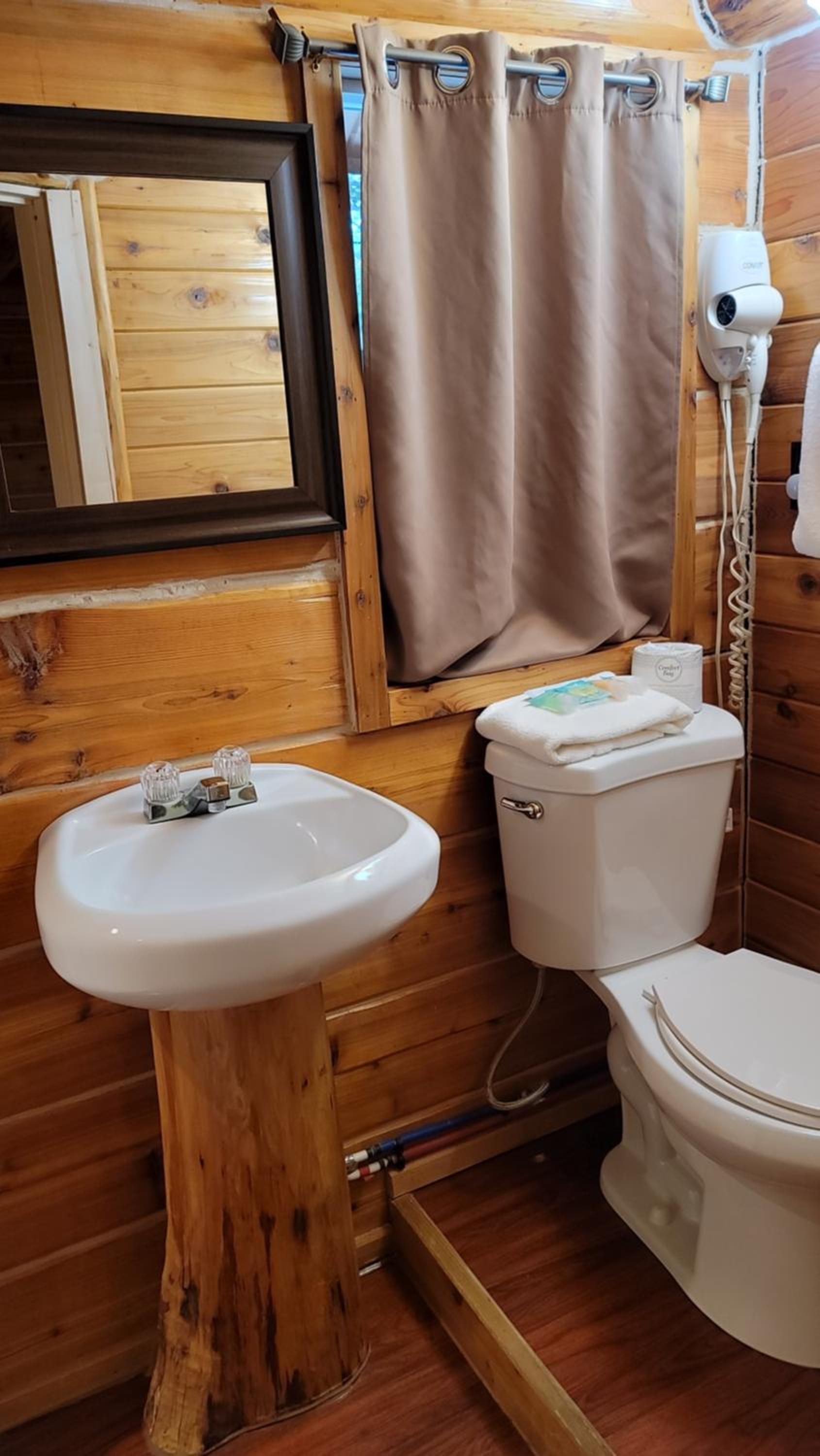 Riverfront Motel & Cabins