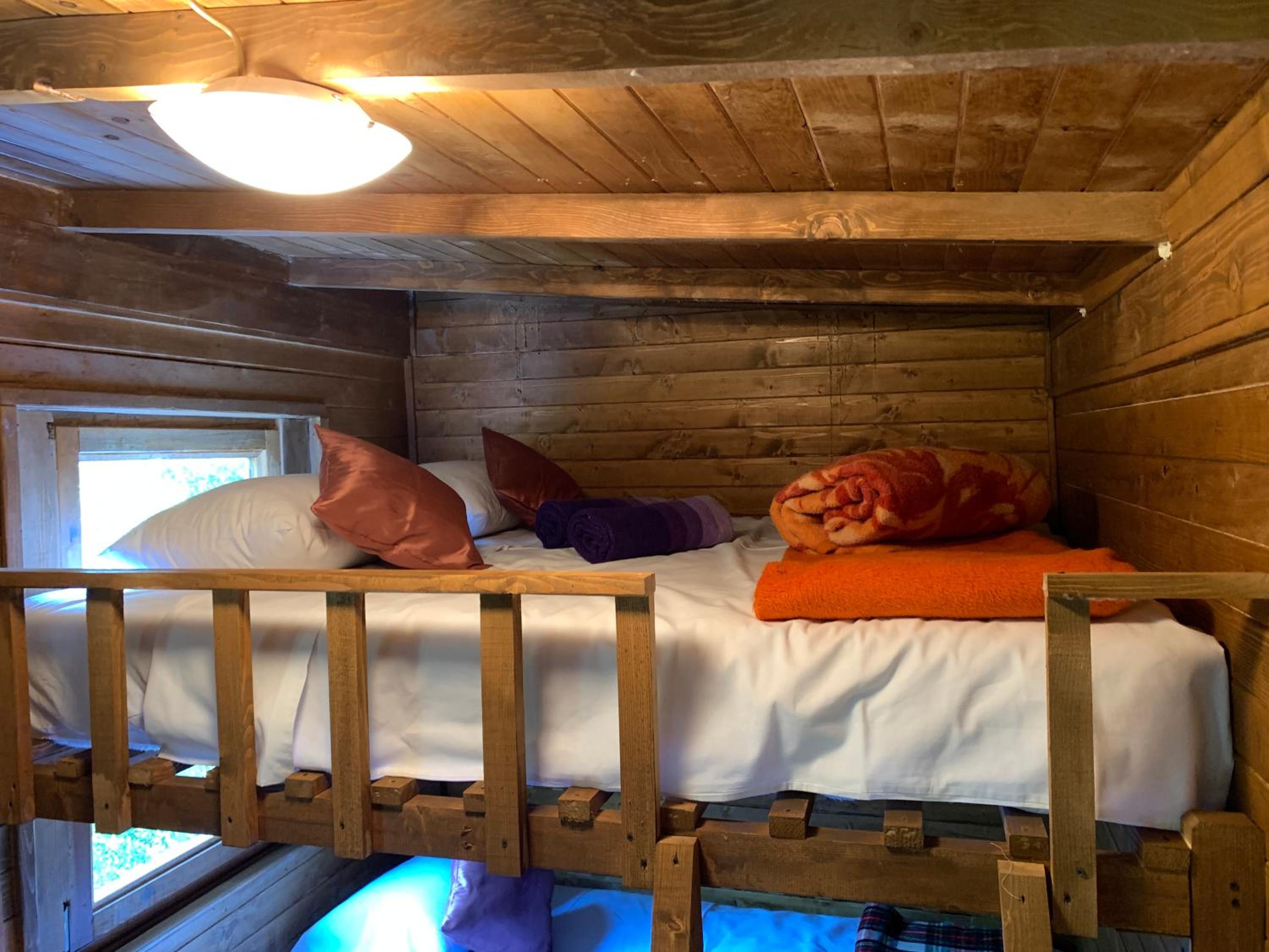 Cozy Treehouse with private sand beach