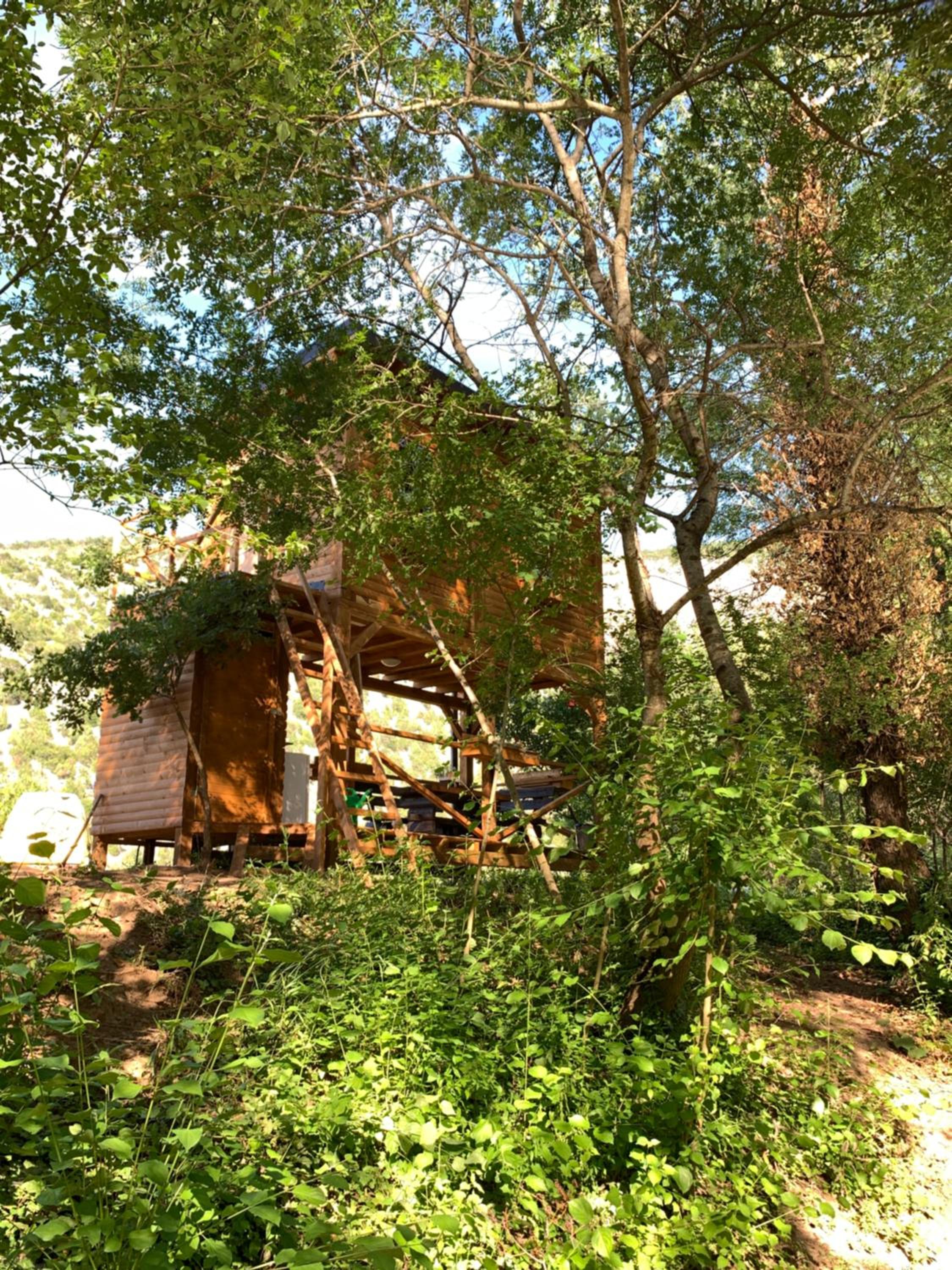 Cozy Treehouse with private sand beach