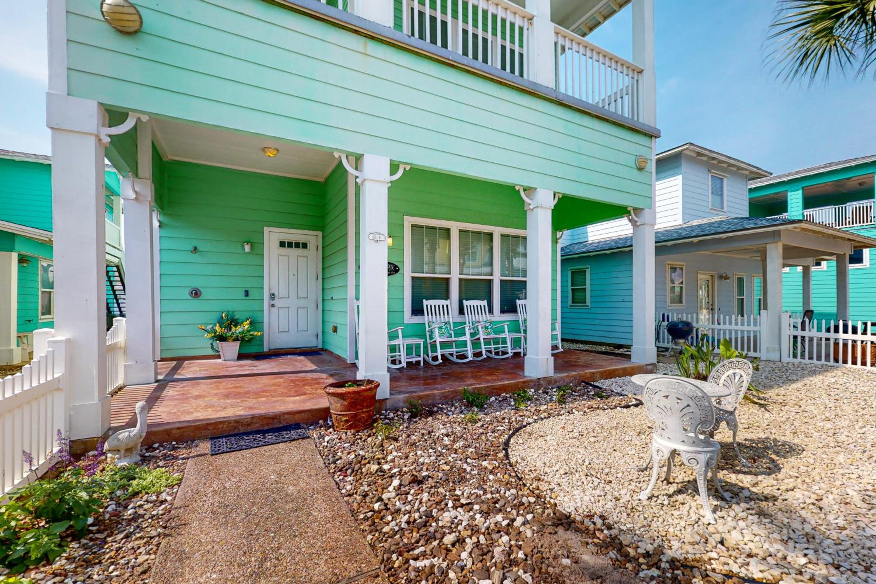 VW9 Beautiful Home in Gated Village Walk, 2 Shared Heated Pools, Pets Allowed, Garage Access view 4