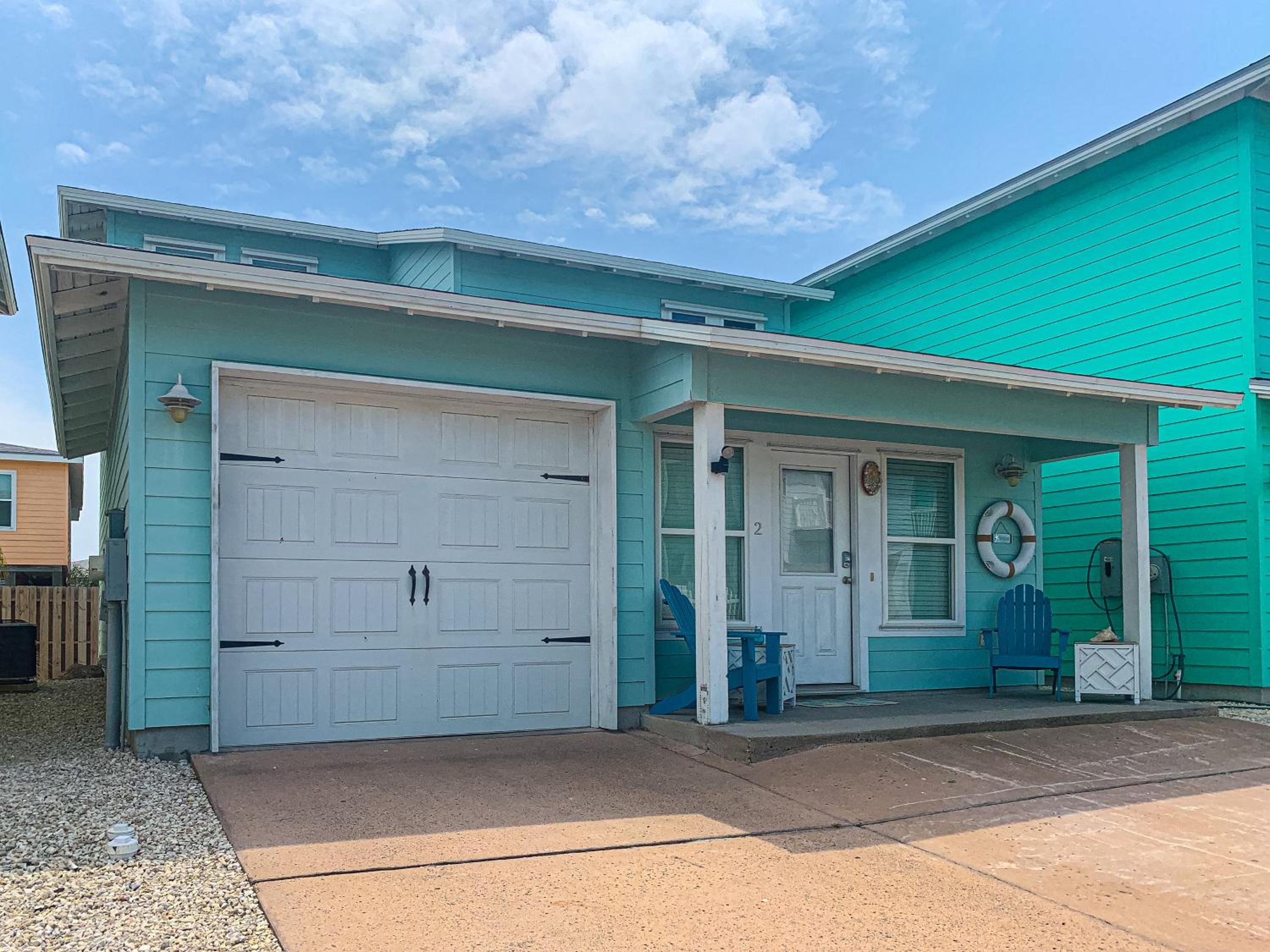 VW2 3 Bedroom in Gated Village Walk, 2 Shared Heated Pools, Parking for 2 view 5
