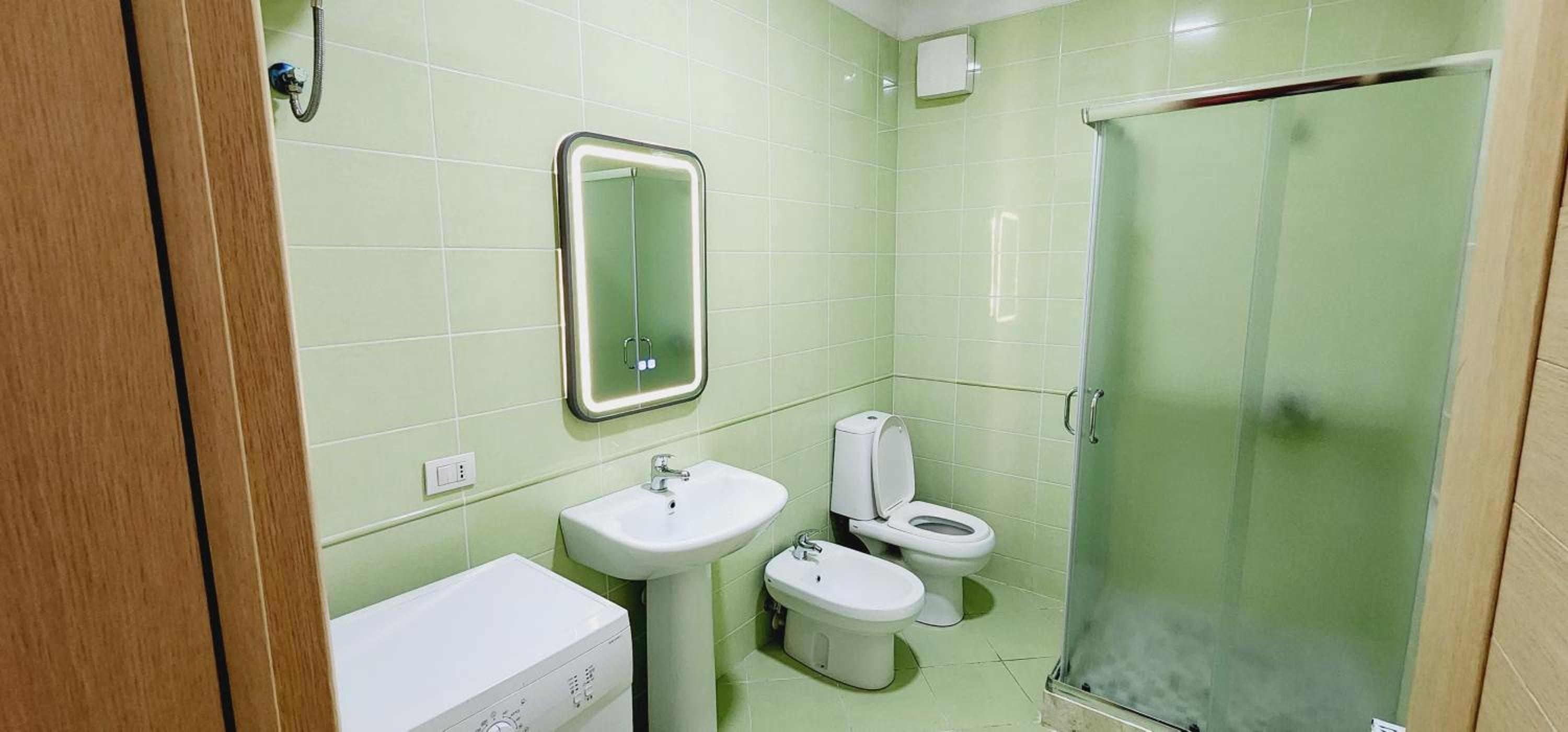 Pleasant apartment with free dedicated parking in Komuna e Parisit