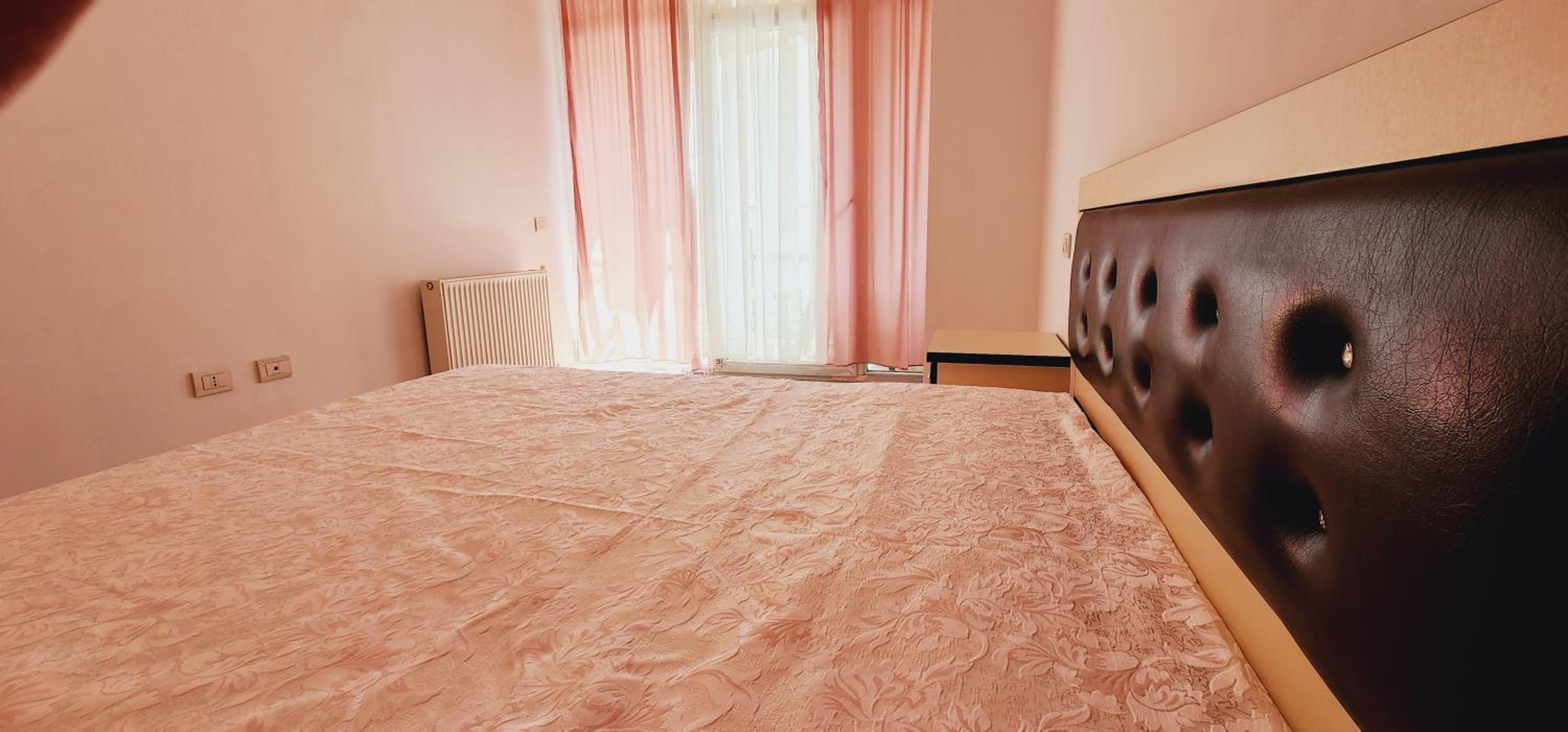 Pleasant apartment with free dedicated parking in Komuna e Parisit