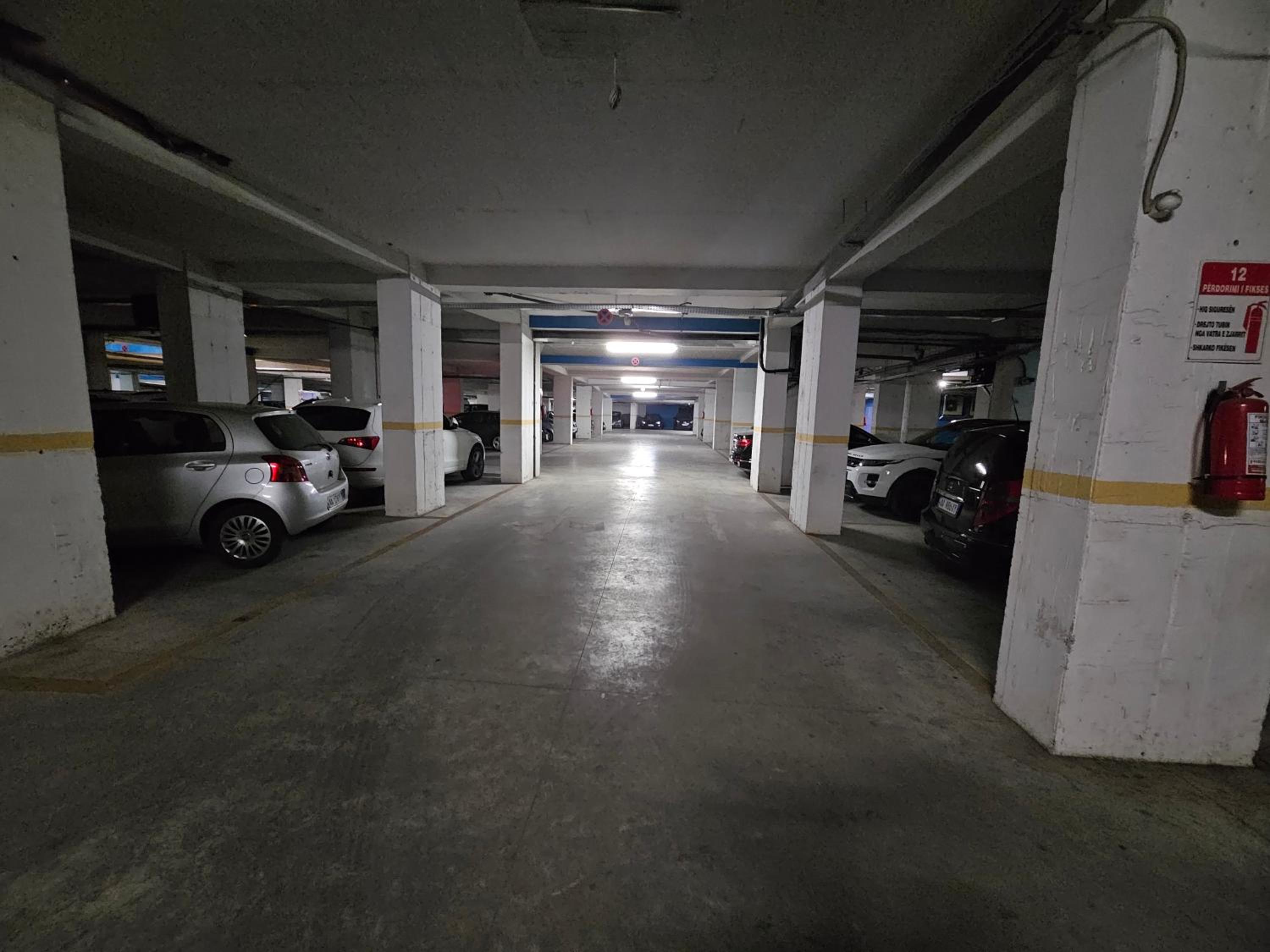 Pleasant apartment with free dedicated parking in Komuna e Parisit