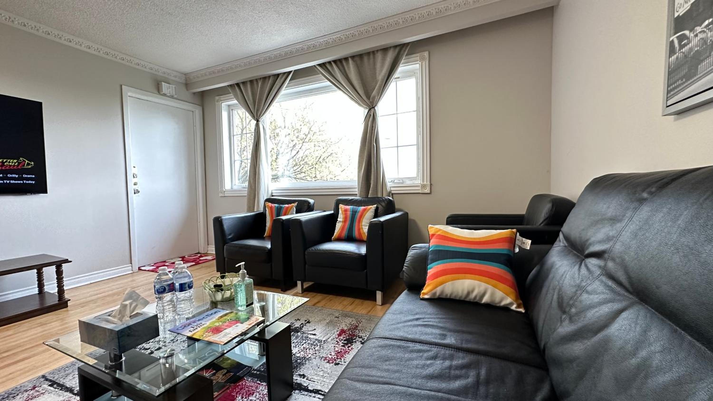 Full Privacy House with Free Parkrings