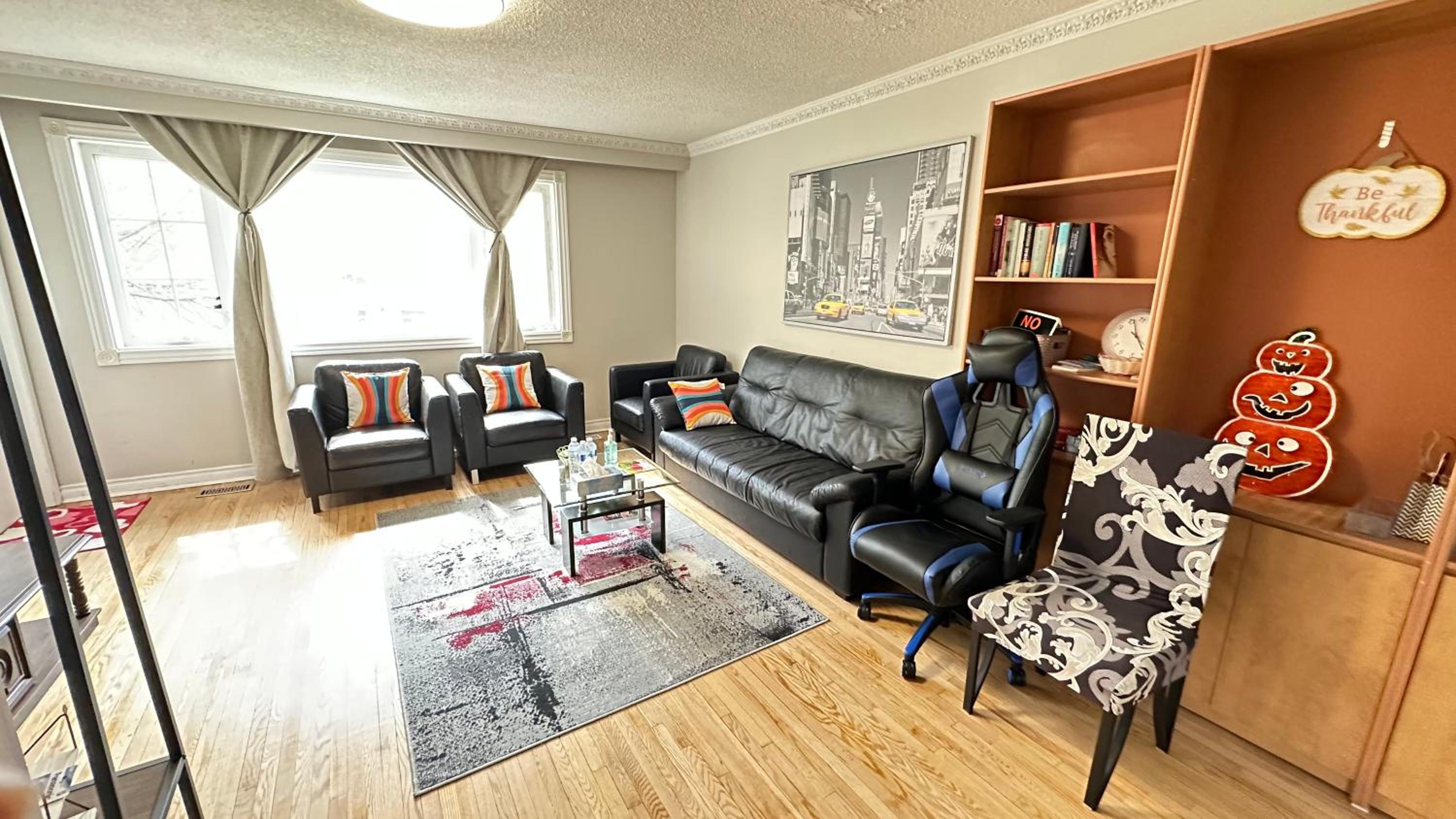 Full Privacy House with Free Parkrings