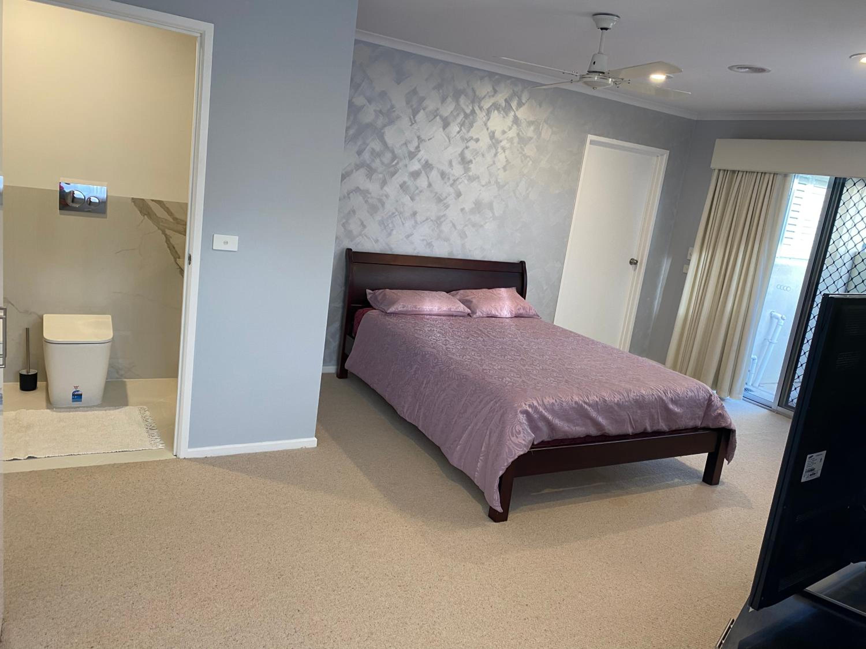 Guest ensuite room with private entrance