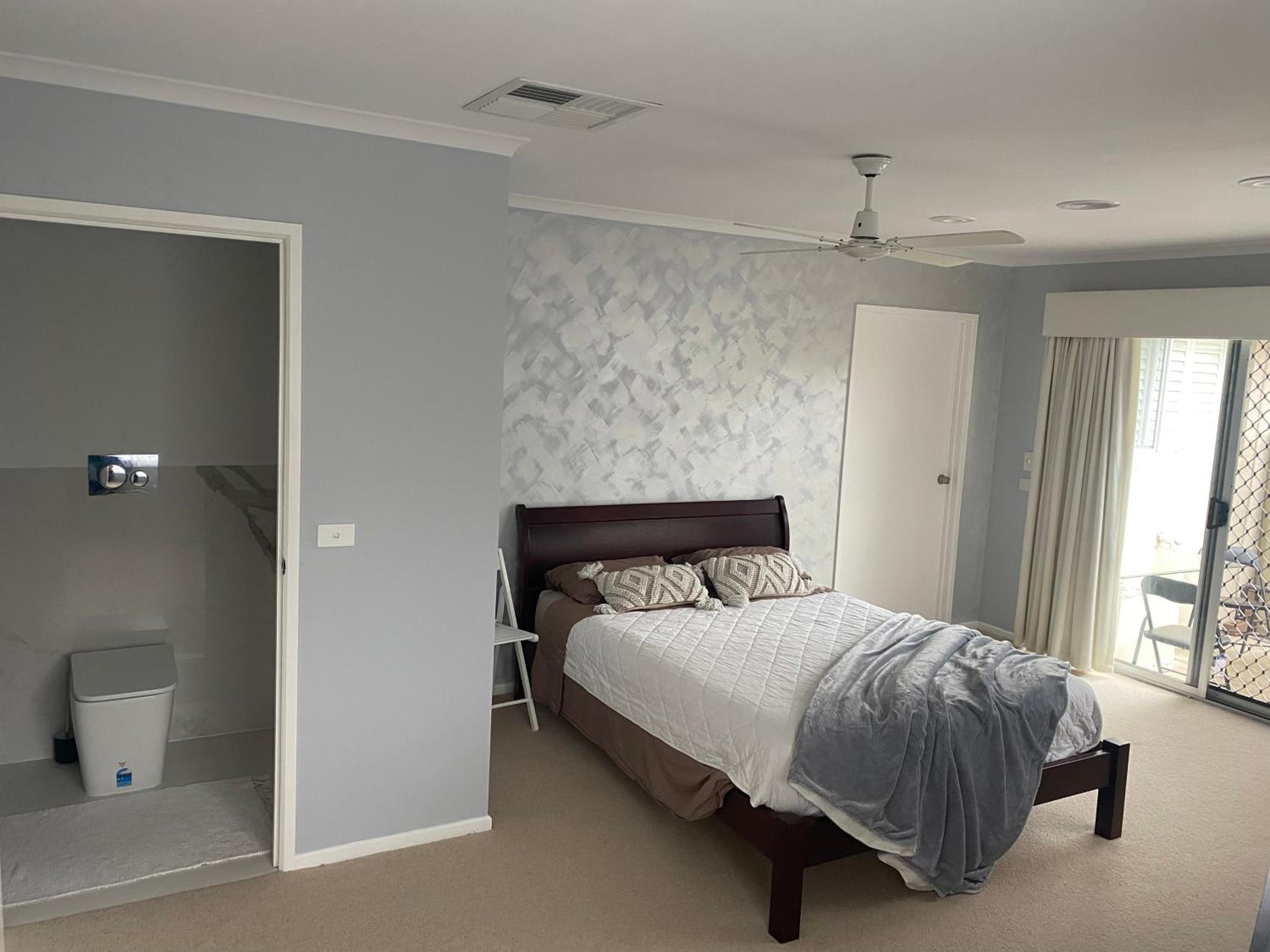 Guest ensuite room with private entrance