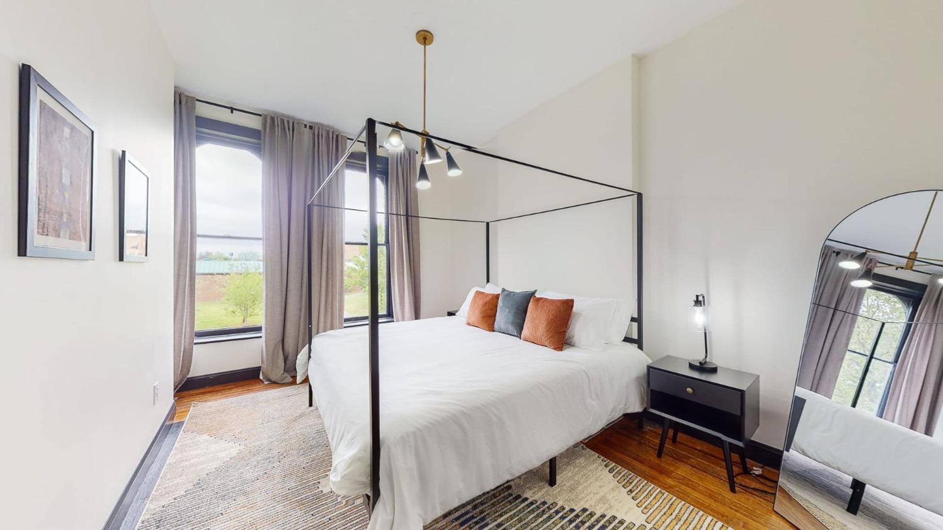 Stylish 2nd Floor Apartment with Pool Table Office Space near Churchill Downs
