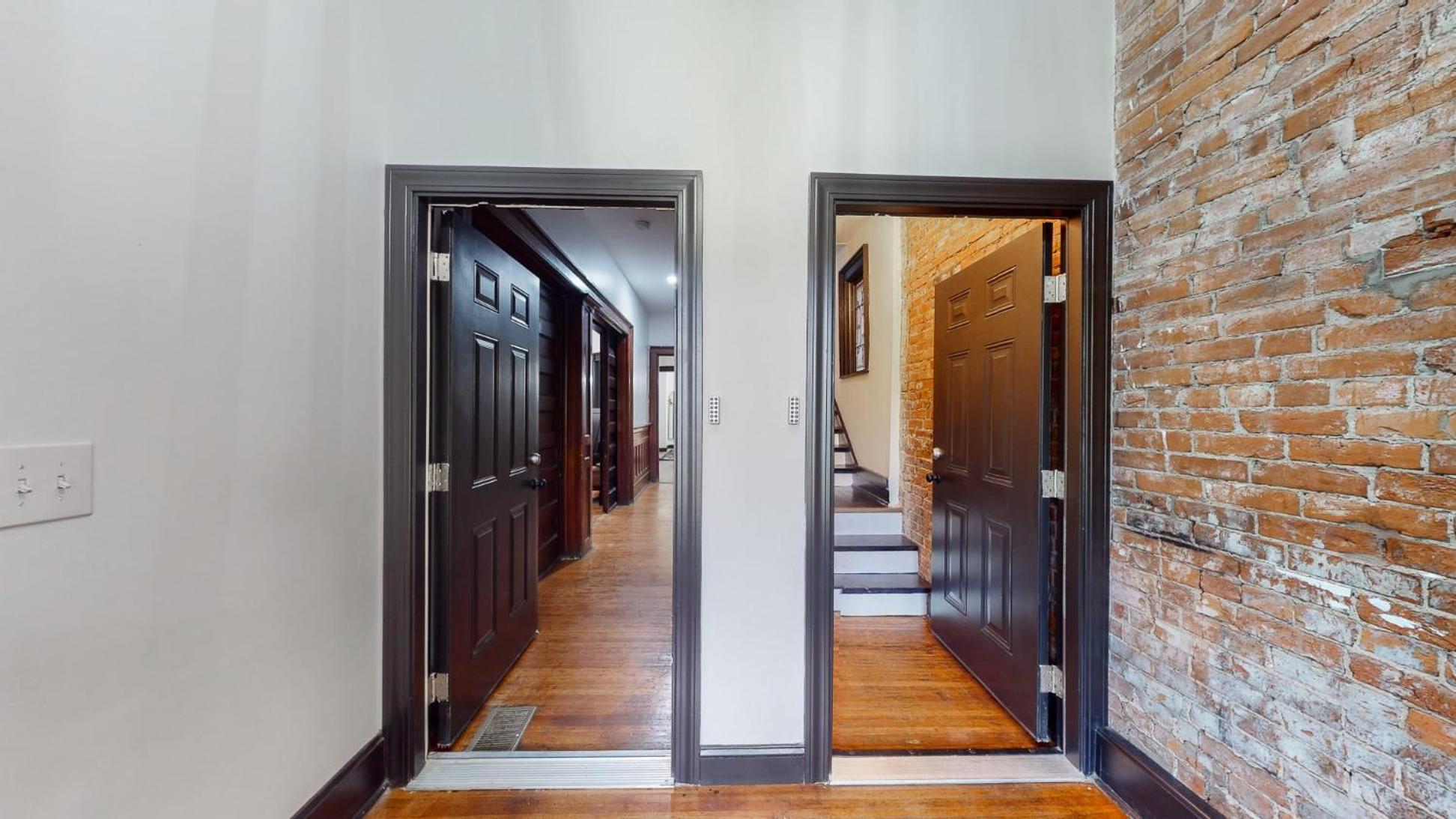 Stylish 2nd Floor Apartment with Pool Table Office Space near Churchill Downs