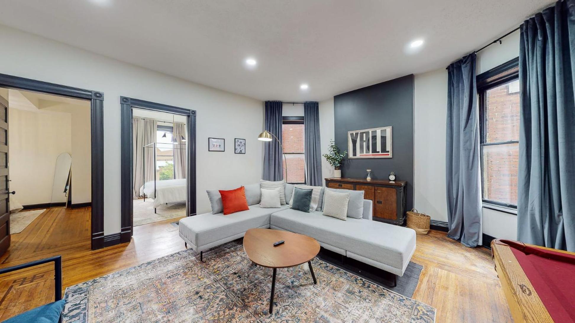 Stylish 2nd Floor Apartment with Pool Table Office Space near Churchill Downs