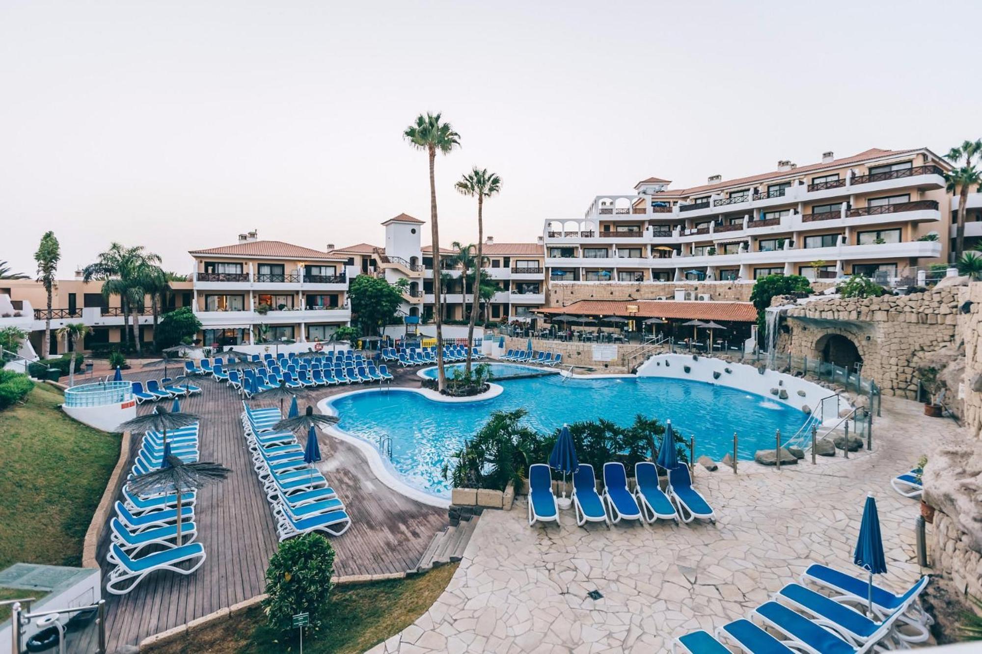 Pambnb - Breathtaking Ocean View, Adult and Kids Pools & Fiber Wi-Fi view 4