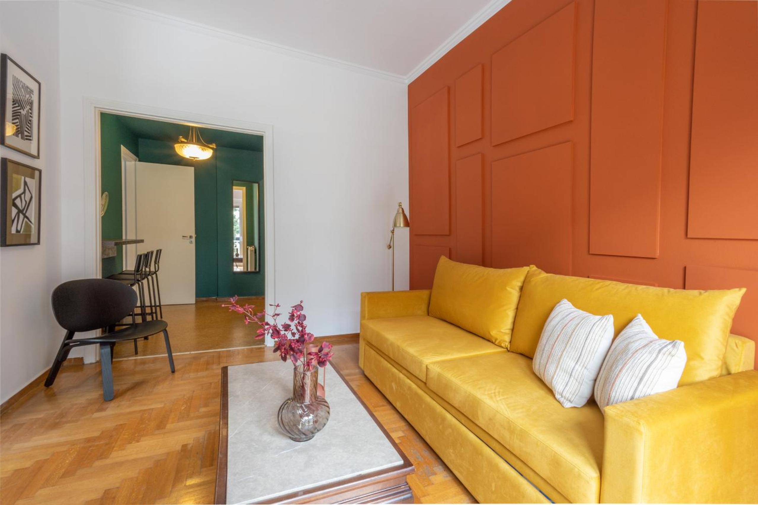 Spacious High-Ceiling 2-Bedroom by Acropolis Museum