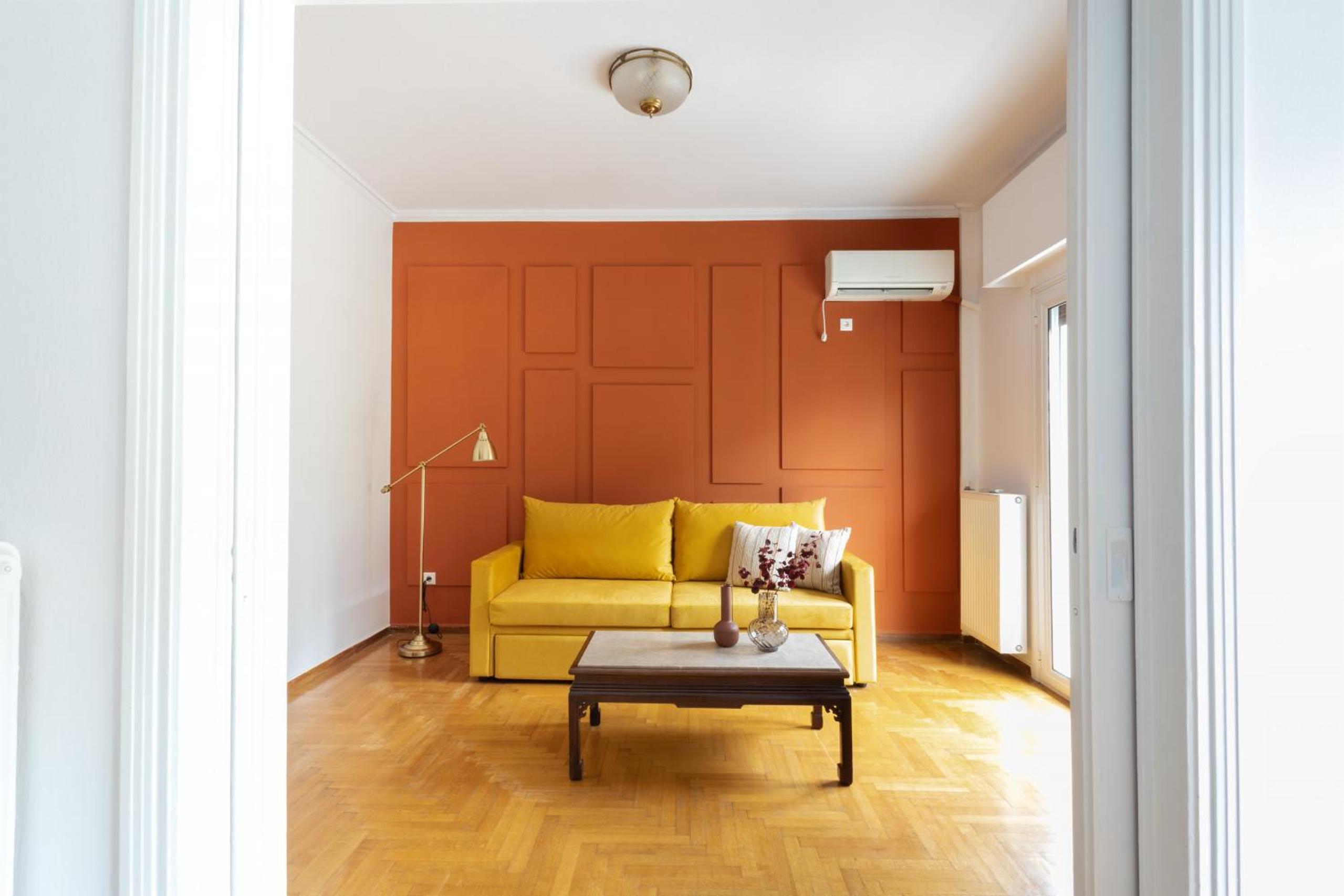 Spacious High-Ceiling 2-Bedroom by Acropolis Museum