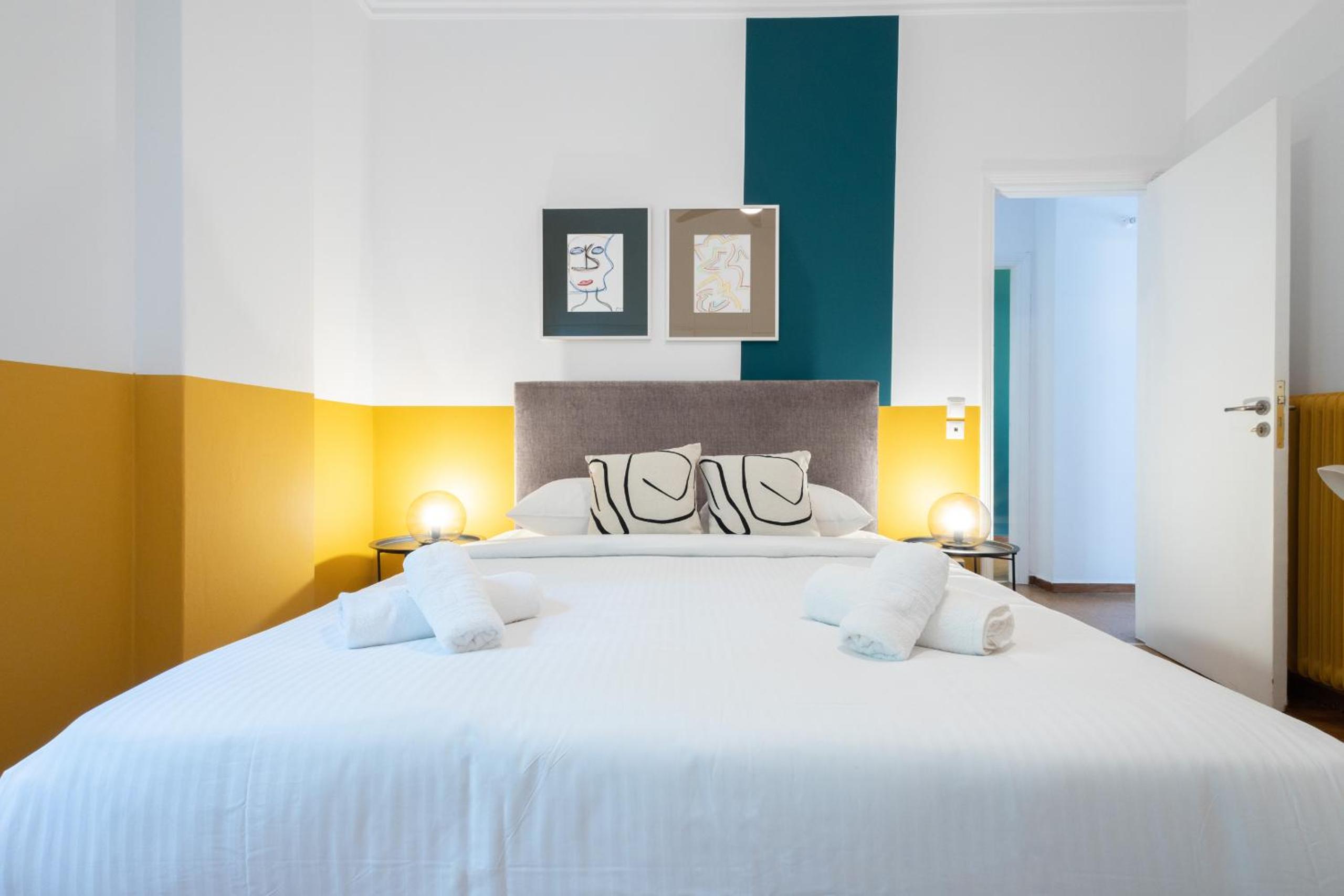 Spacious High-Ceiling 2-Bedroom by Acropolis Museum