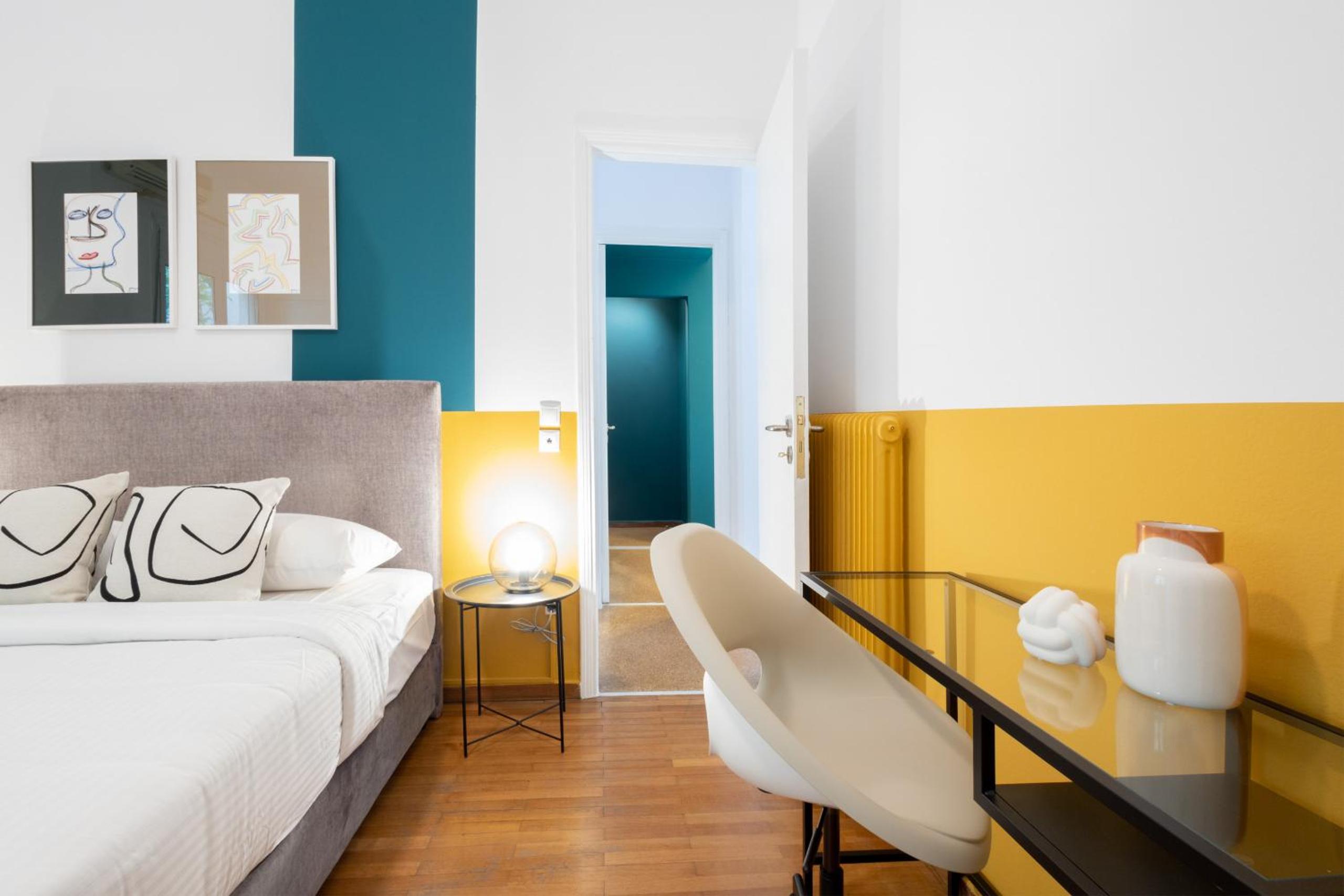 Spacious High-Ceiling 2-Bedroom by Acropolis Museum