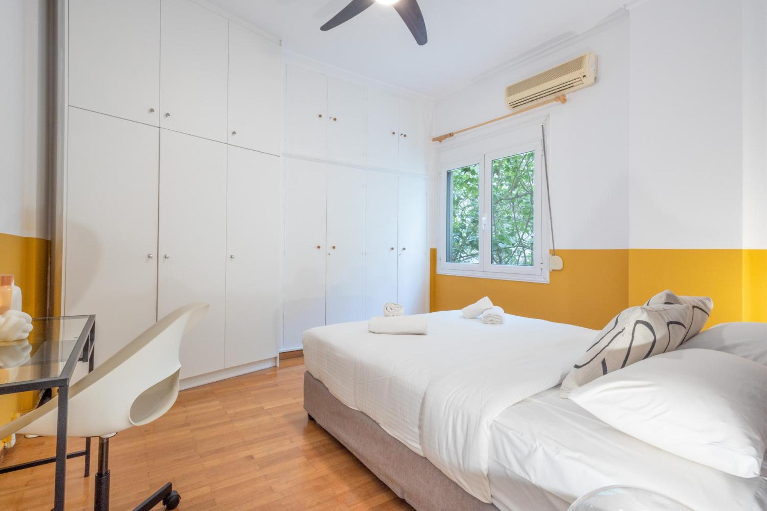 Spacious High-Ceiling 2-Bedroom by Acropolis Museum