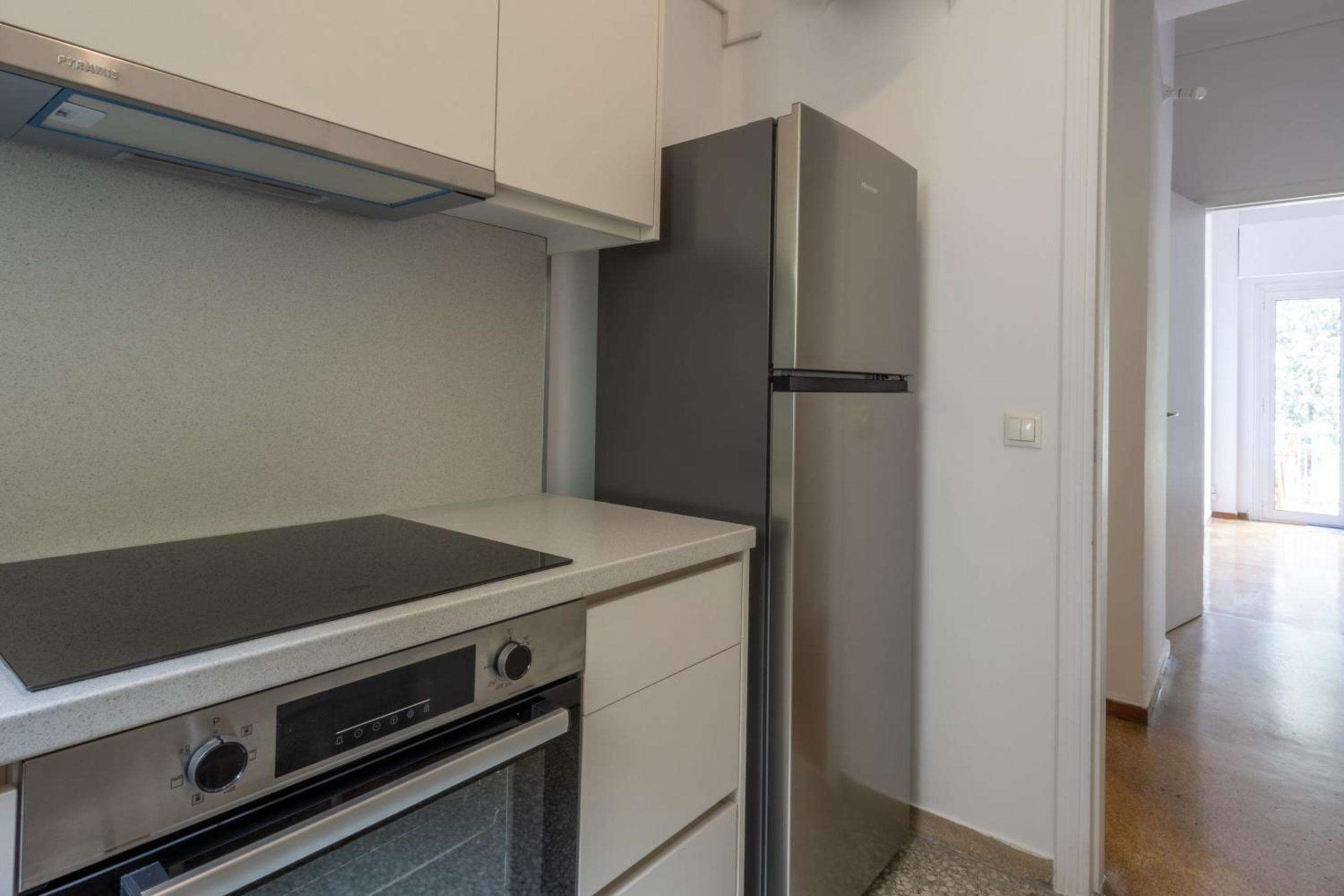 Spacious High-Ceiling 2-Bedroom by Acropolis Museum