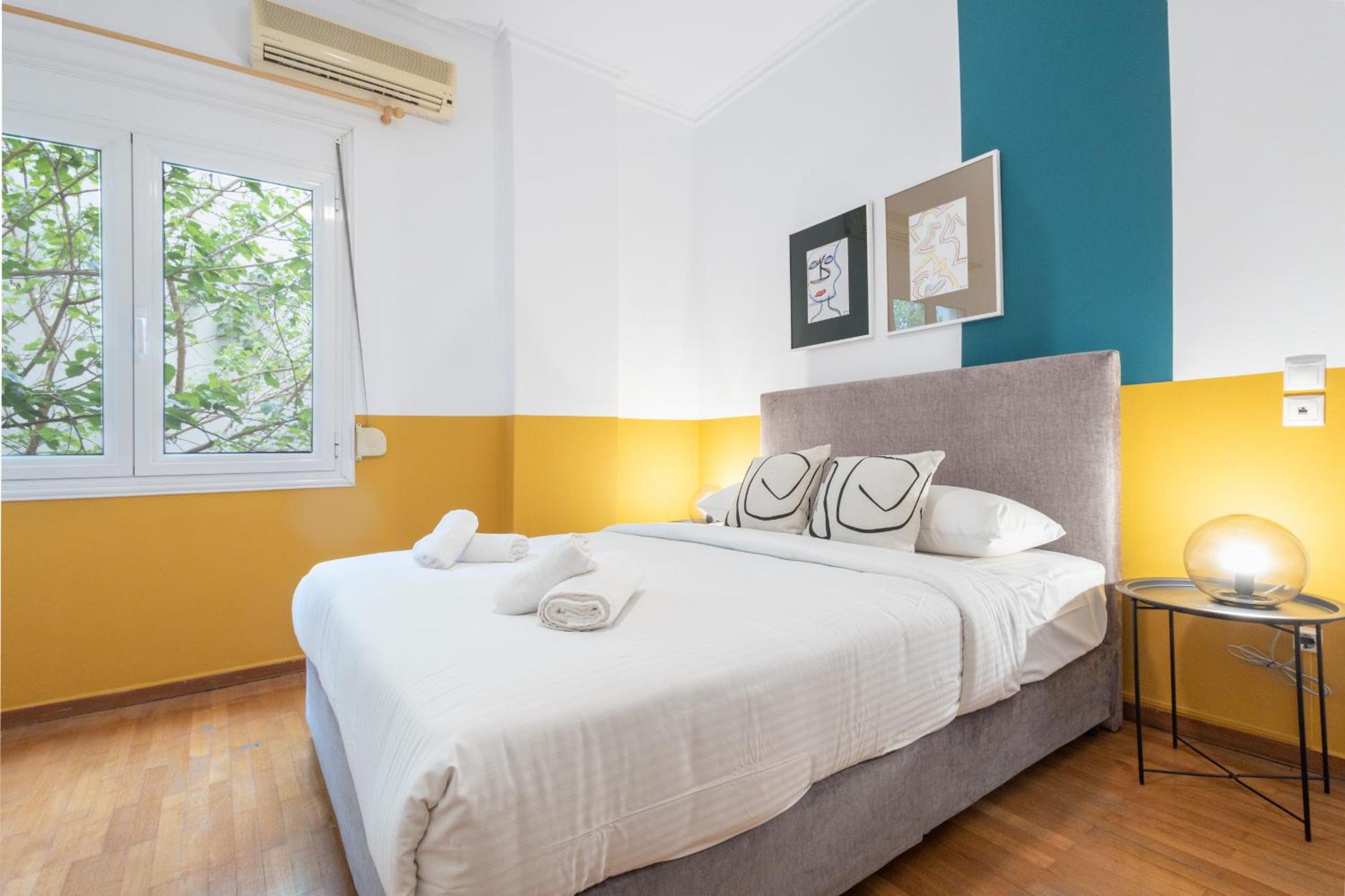 Spacious High-Ceiling 2-Bedroom by Acropolis Museum