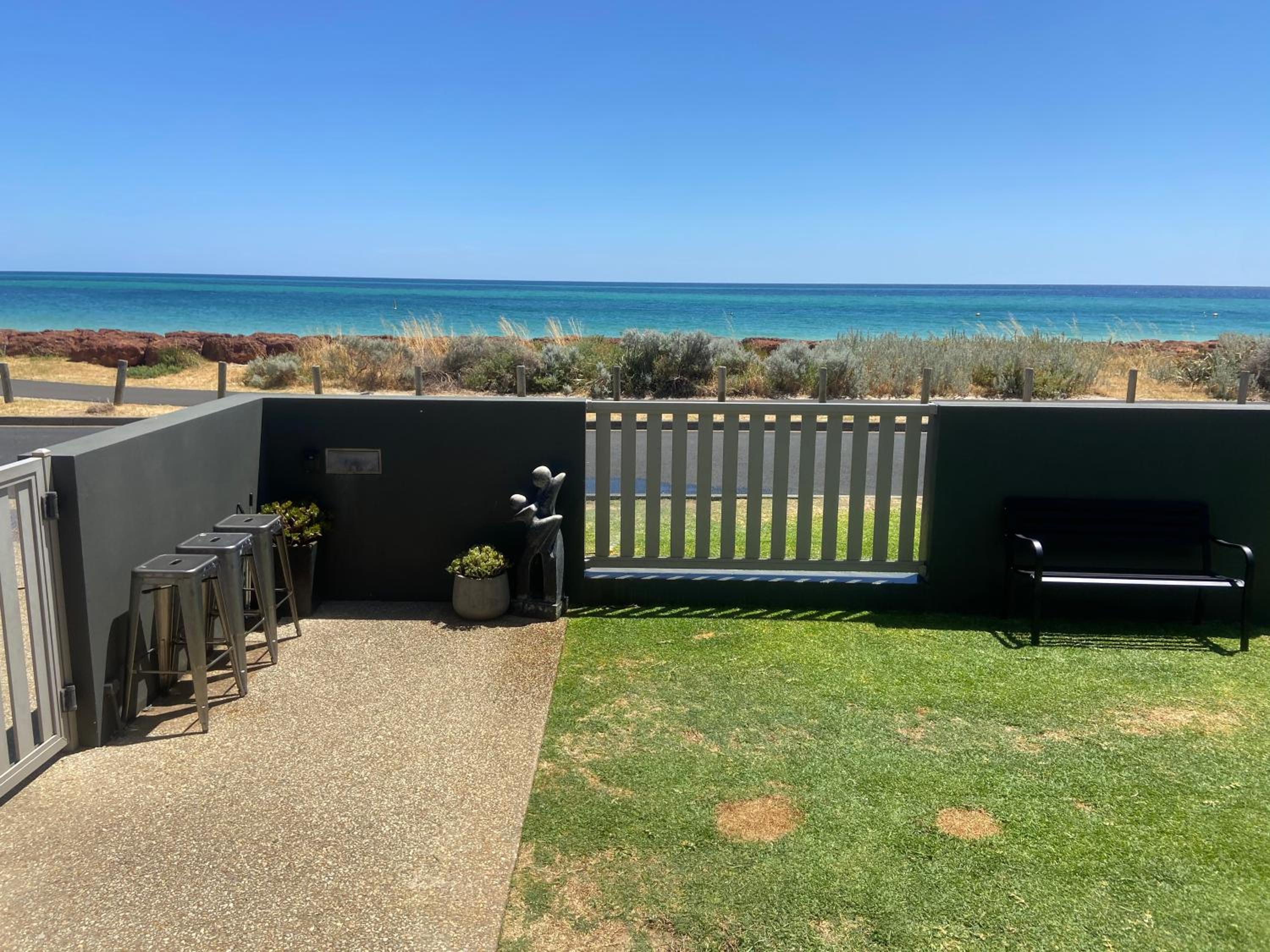 THE DECK HOUSE - Beautiful Busselton Beachfront