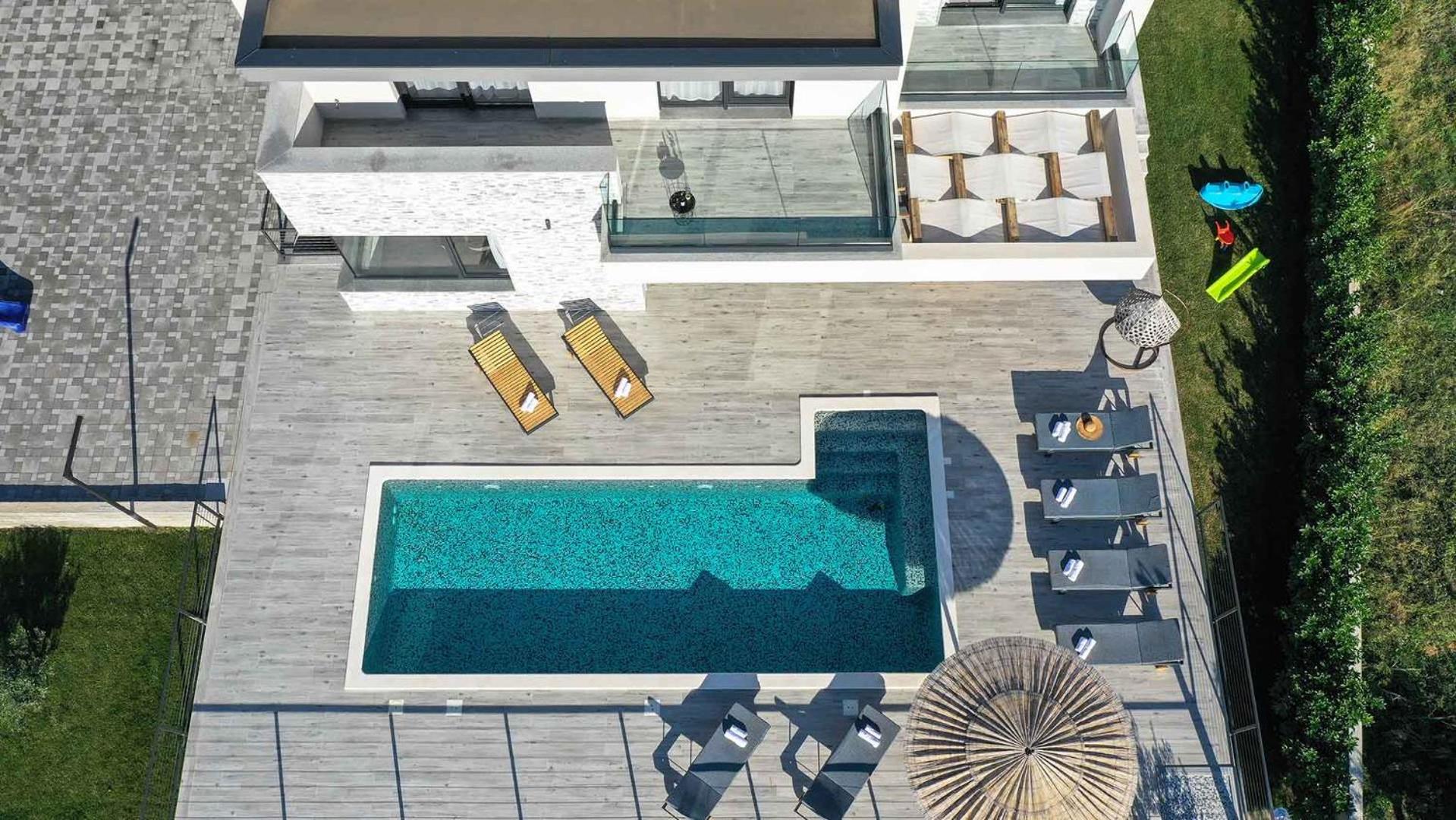 A wonderfull poolside villa in Solin view 4