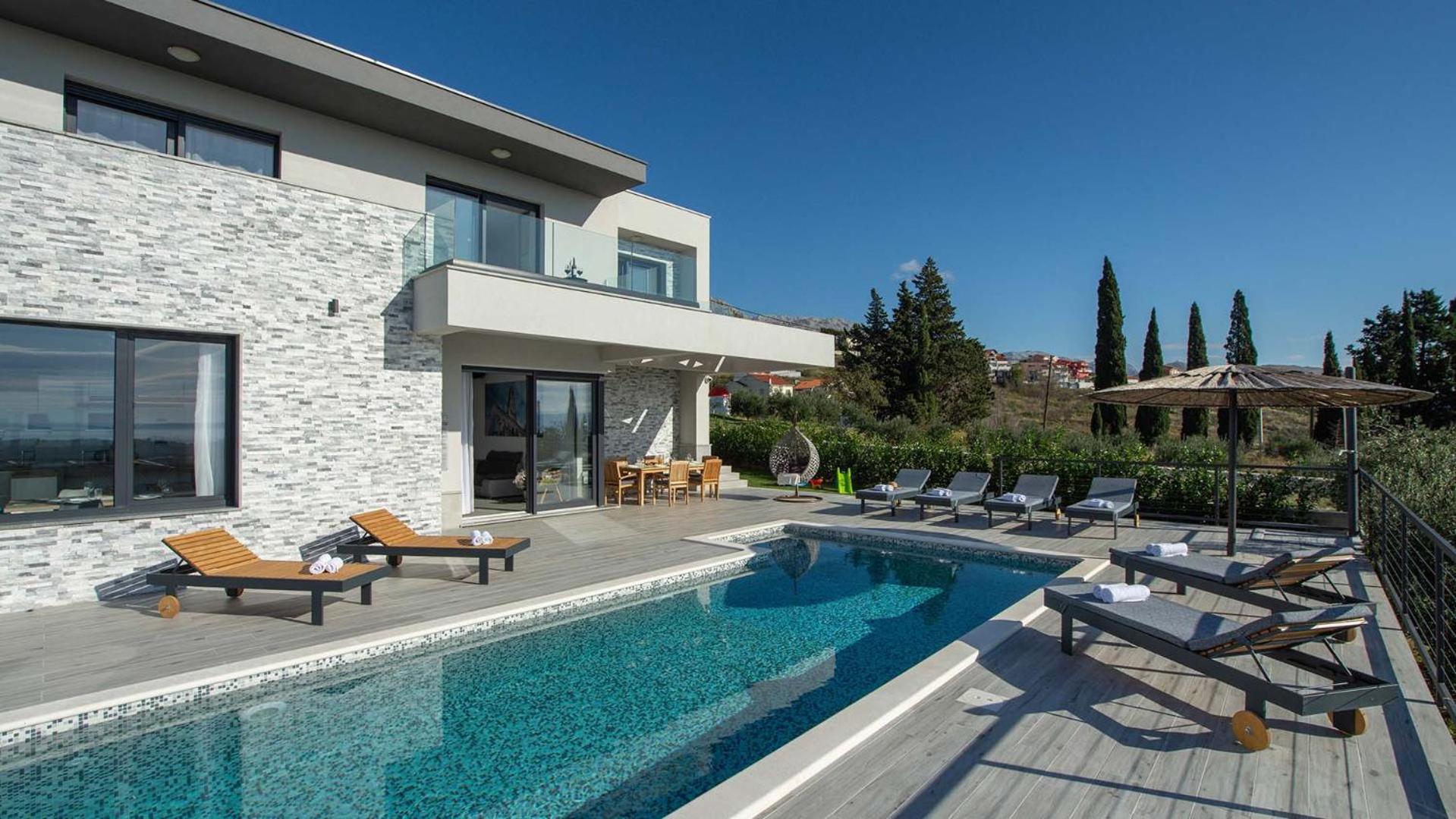 A wonderfull poolside villa in Solin view 2