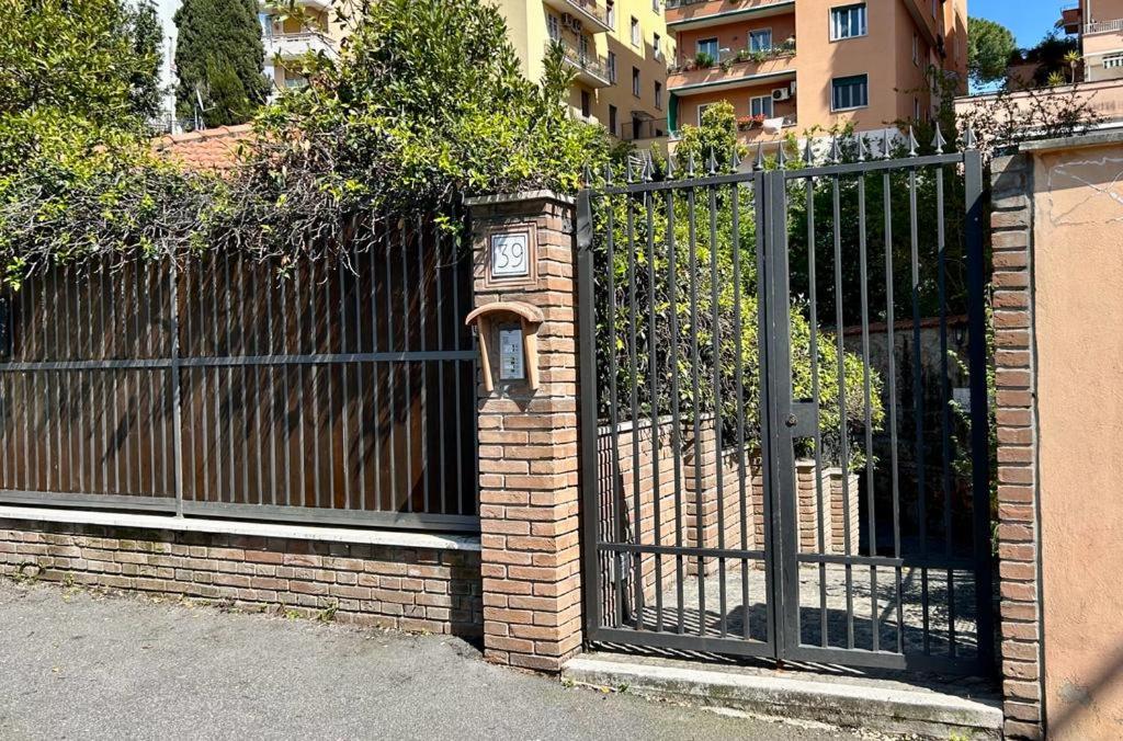 Romantic Borgo with Garden in Rome Center !