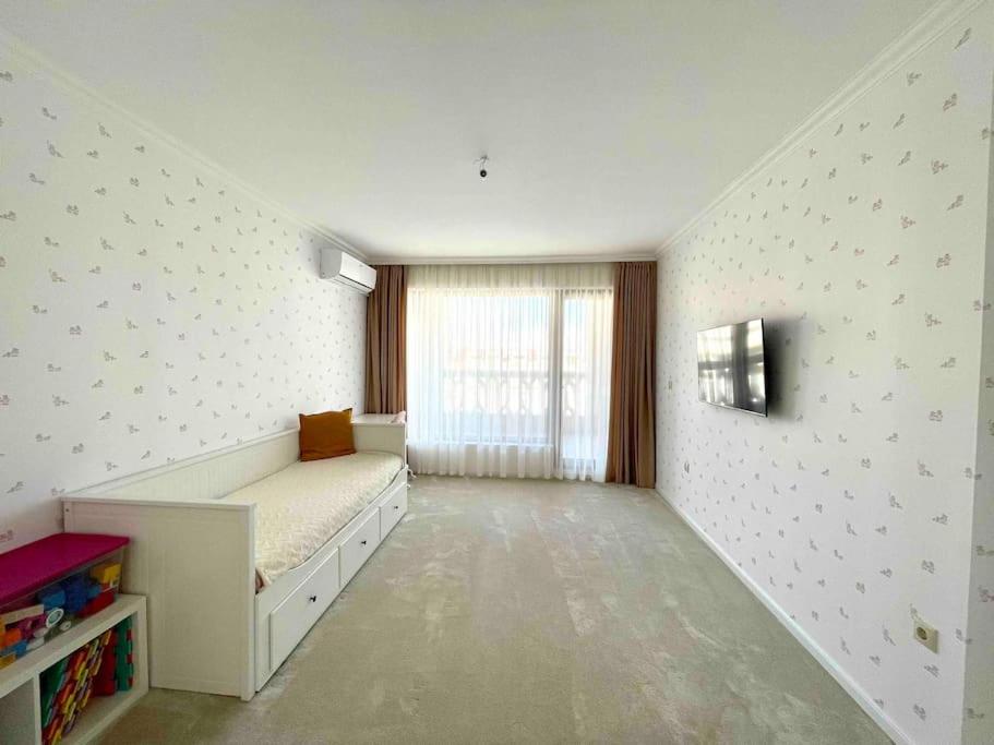 Black Sea Apartment