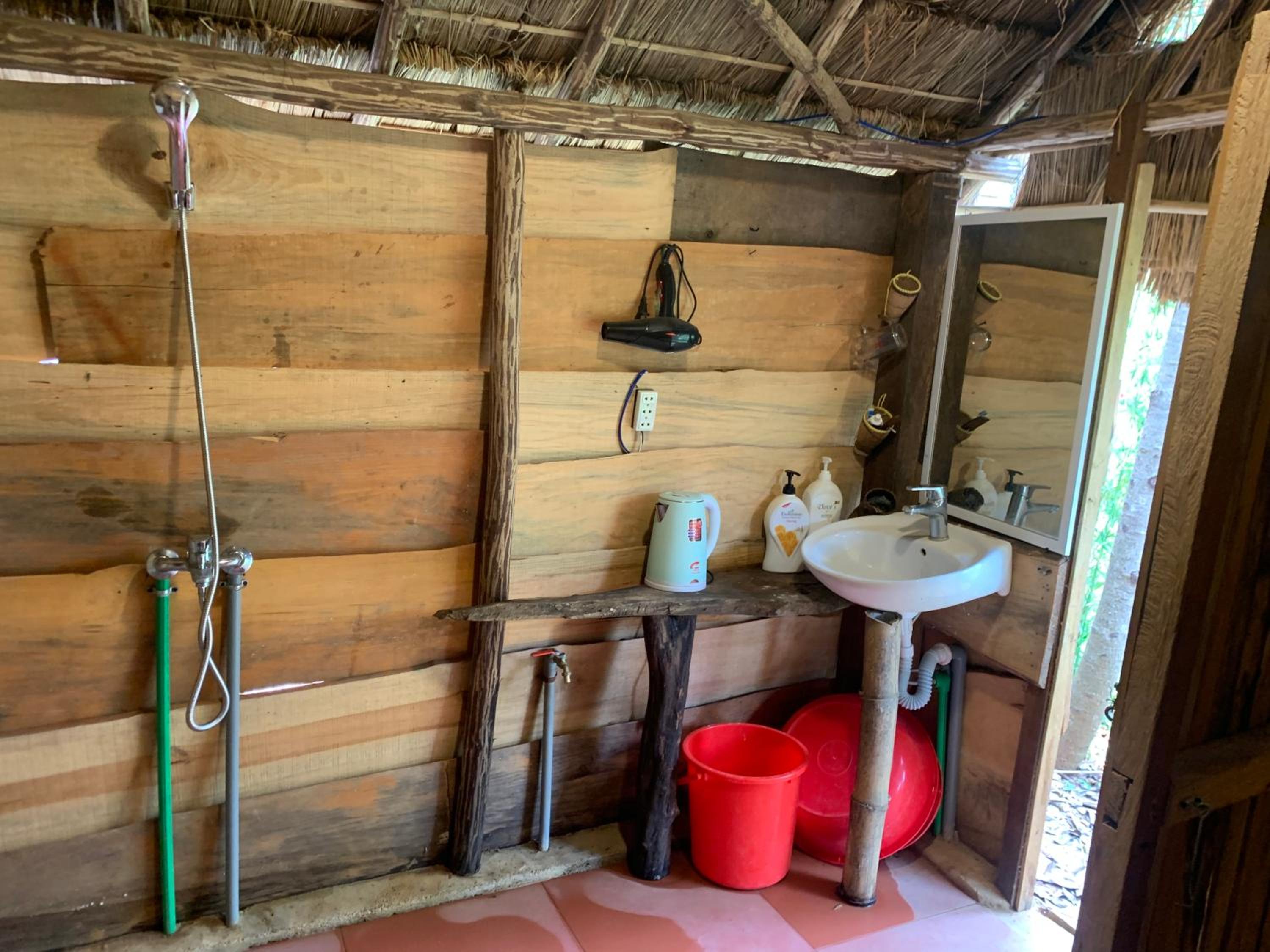 Khu Du Lịch Sinh Thái, Nghỉ dưỡng Homestay Hoàng Ánh - Kon Xom Luh view 2