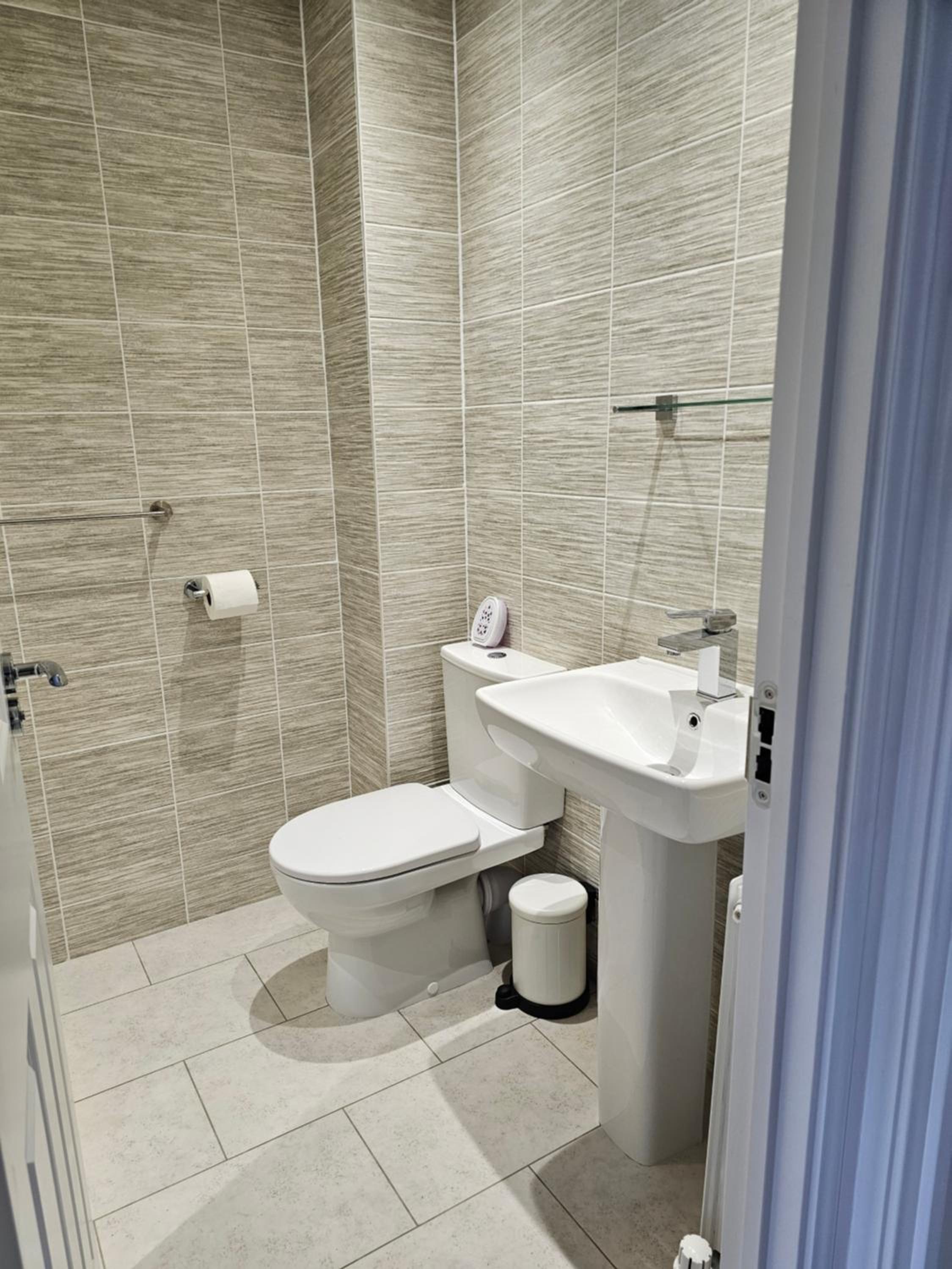 The Neal's 4 Bedroom House in Buxton Sleeps 8 view 2