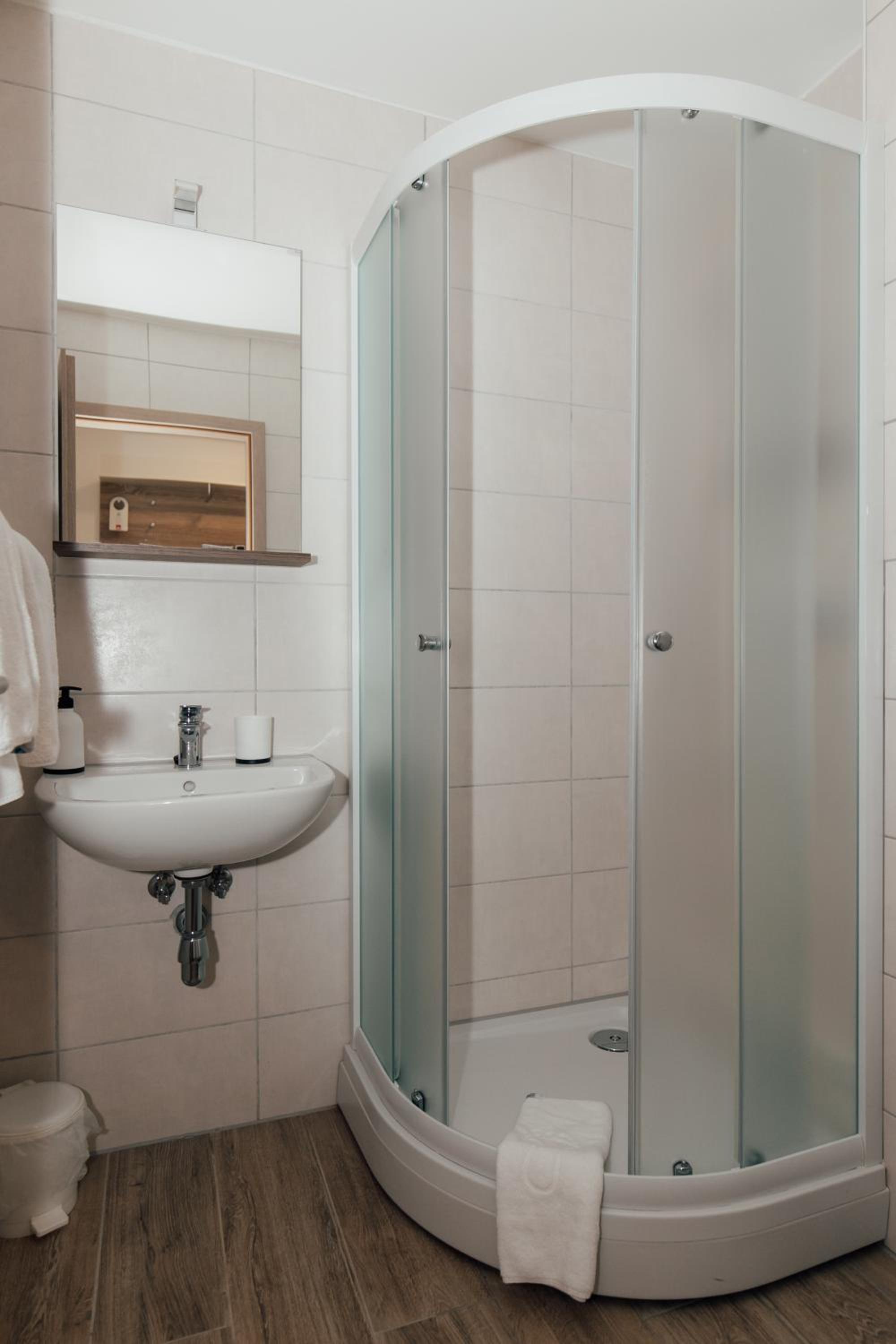 Restoran i sobe Savić en Krnjak — bathroom
